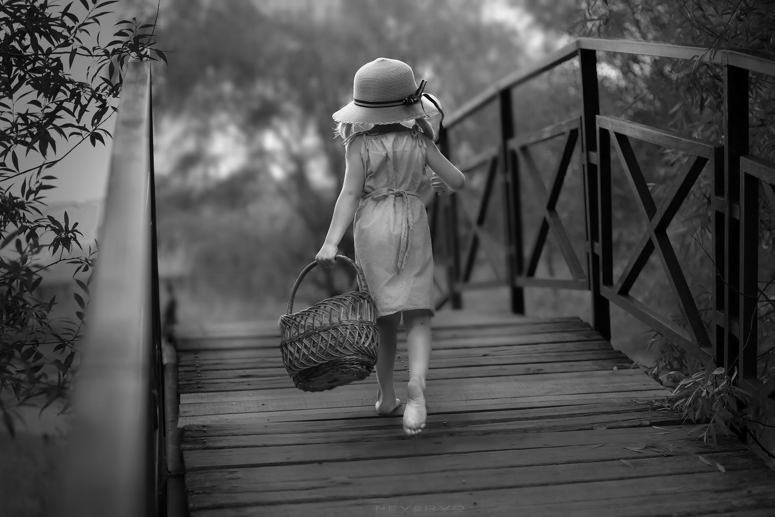 Черно-белая фотосъемка. B&W съемка в Москве. ЧБ фотограф Олег Голишник. Арт-фотограф Олег Голишников. Творческая мастерская