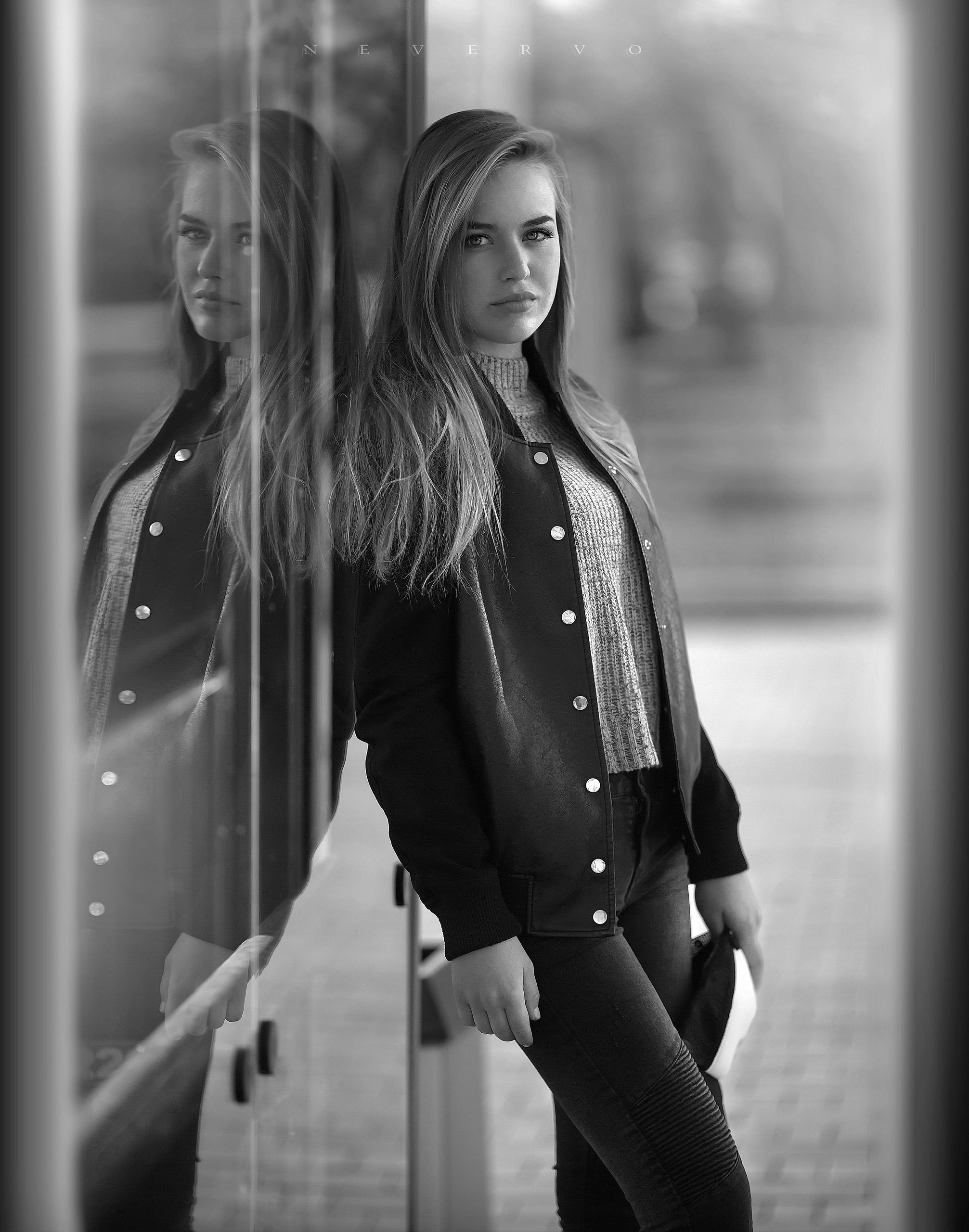 Черно-белая фотосъемка. B&W съемка в Москве. ЧБ фотограф Олег Голишник. Арт-фотограф Олег Голишников. Творческая мастерская