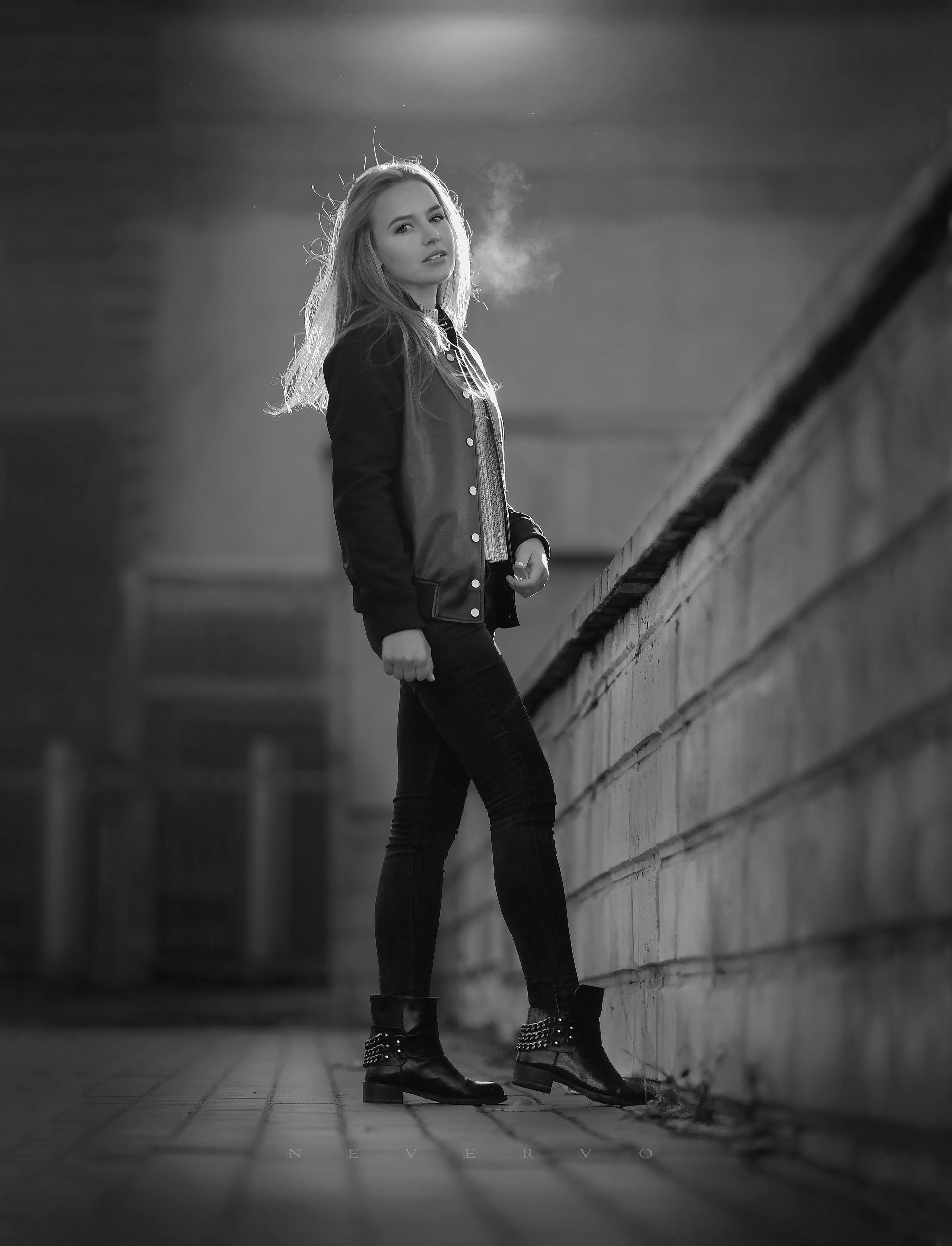 Черно-белая фотосъемка. B&W съемка в Москве. ЧБ фотограф Олег Голишник. Арт-фотограф Олег Голишников. Творческая мастерская