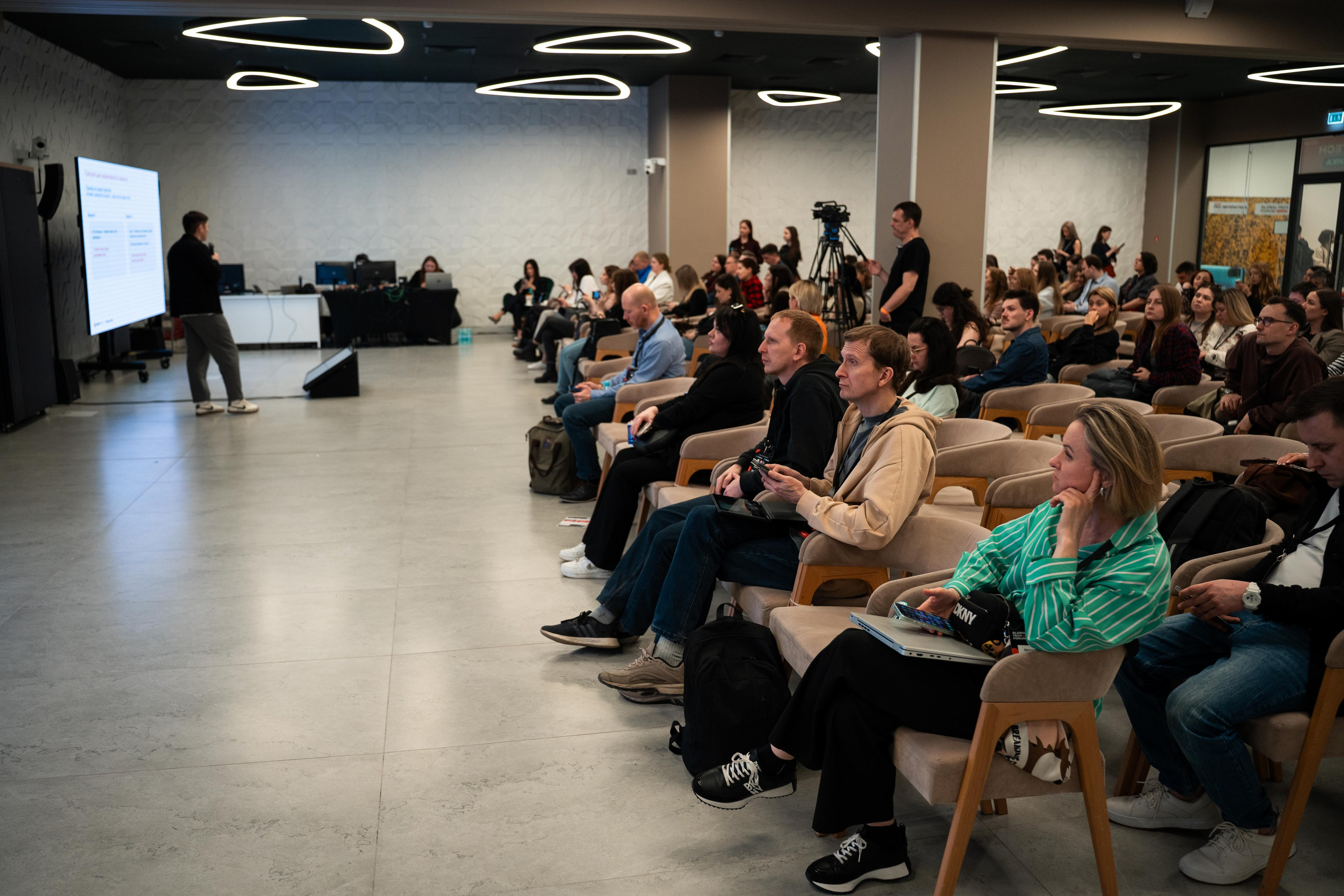 Global Tech Forum 27.03.2026. Коммерческий и художественный фотограф и видеограф в Москве Арсений Тургенев