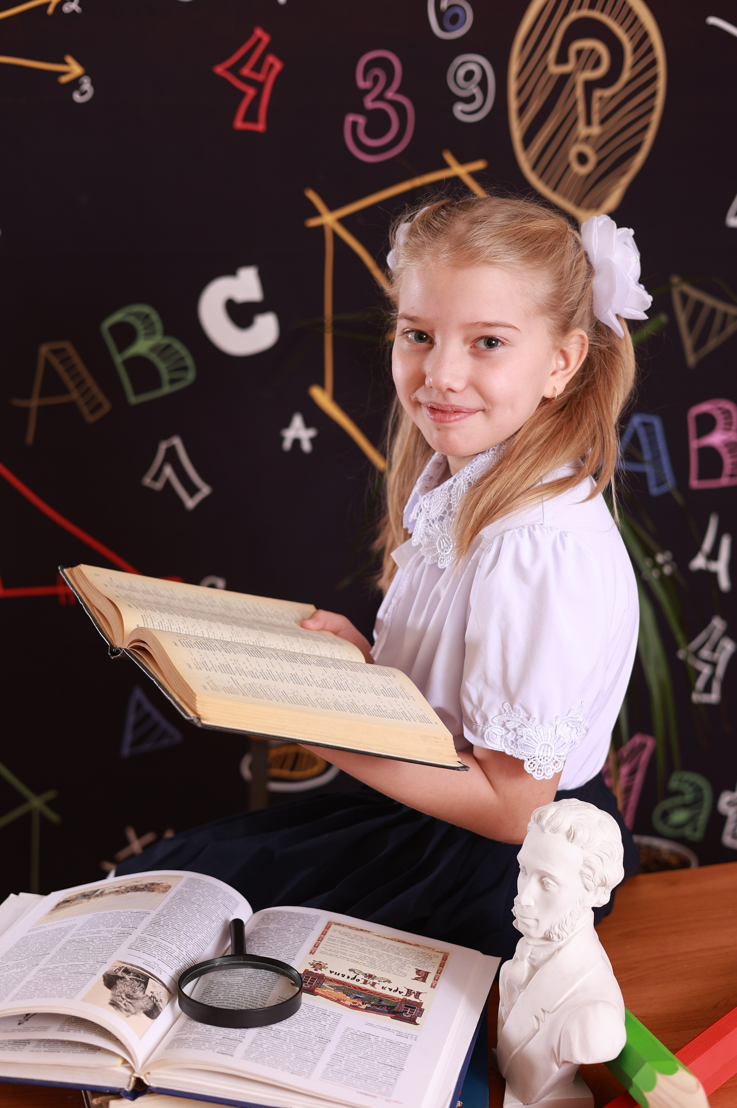 Школьная доска черная. Выпускные альбомы в Иваново в детский сад и школу. Александр и Светлана Янкины