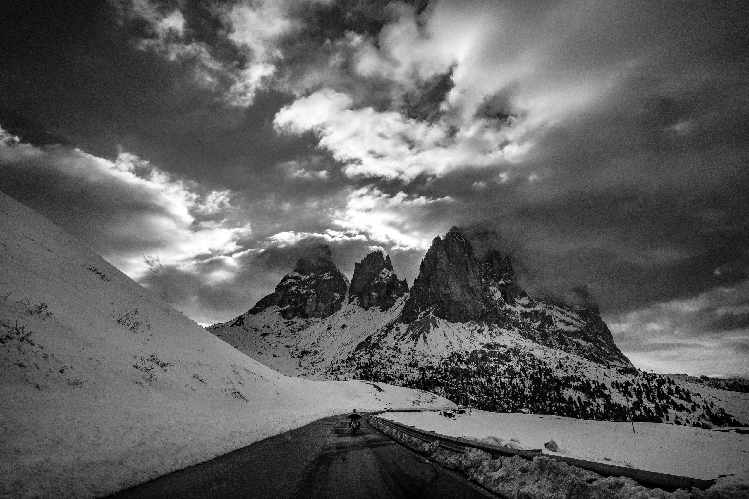 Фотографии для интерьера. Oleg Samoilov is a documentary photographer for brands that value an honest story