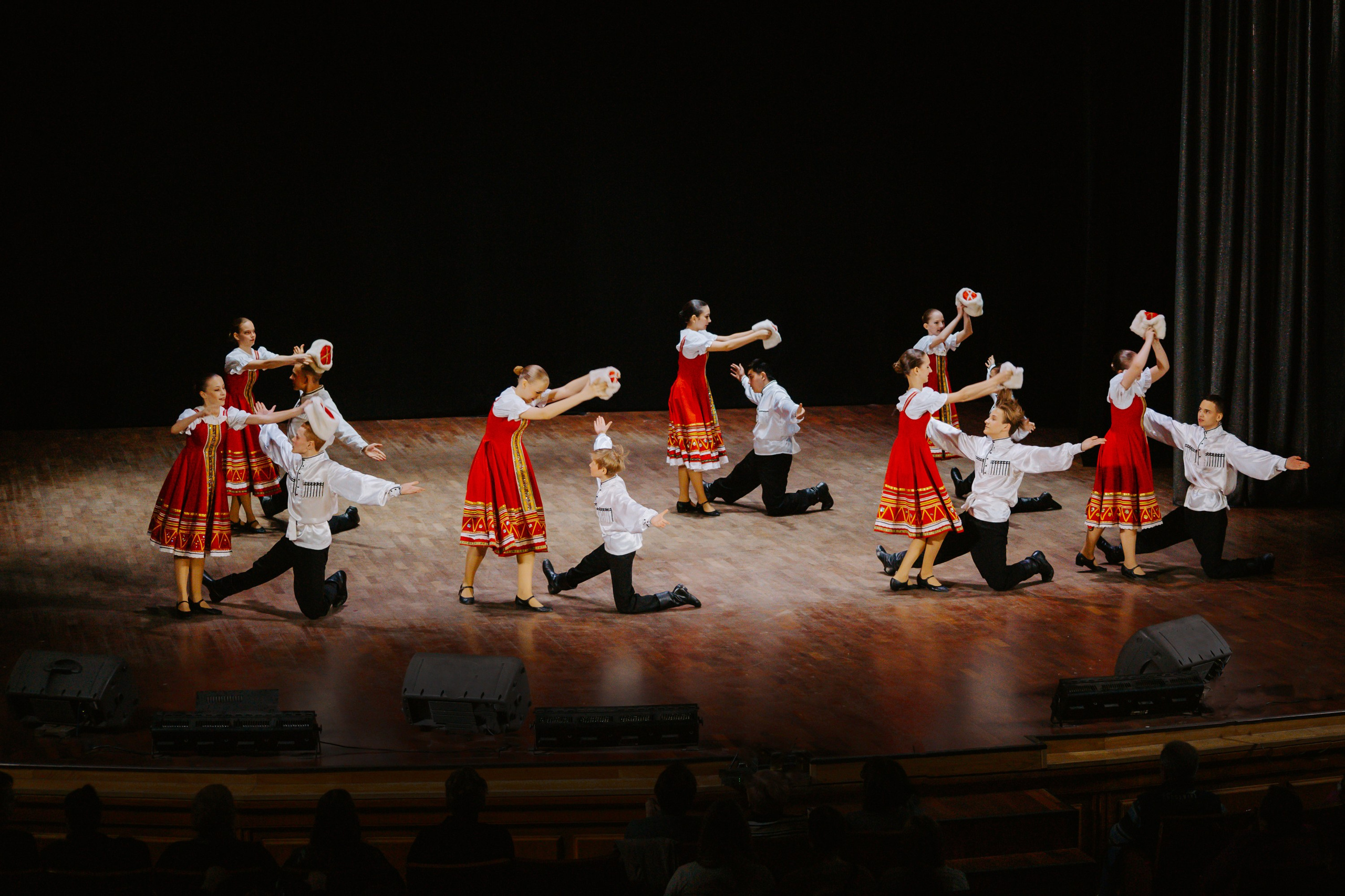 «Уральский сувенир». Концерт танцевальной студии. Фотограф в Челябинске Ополихина Анна