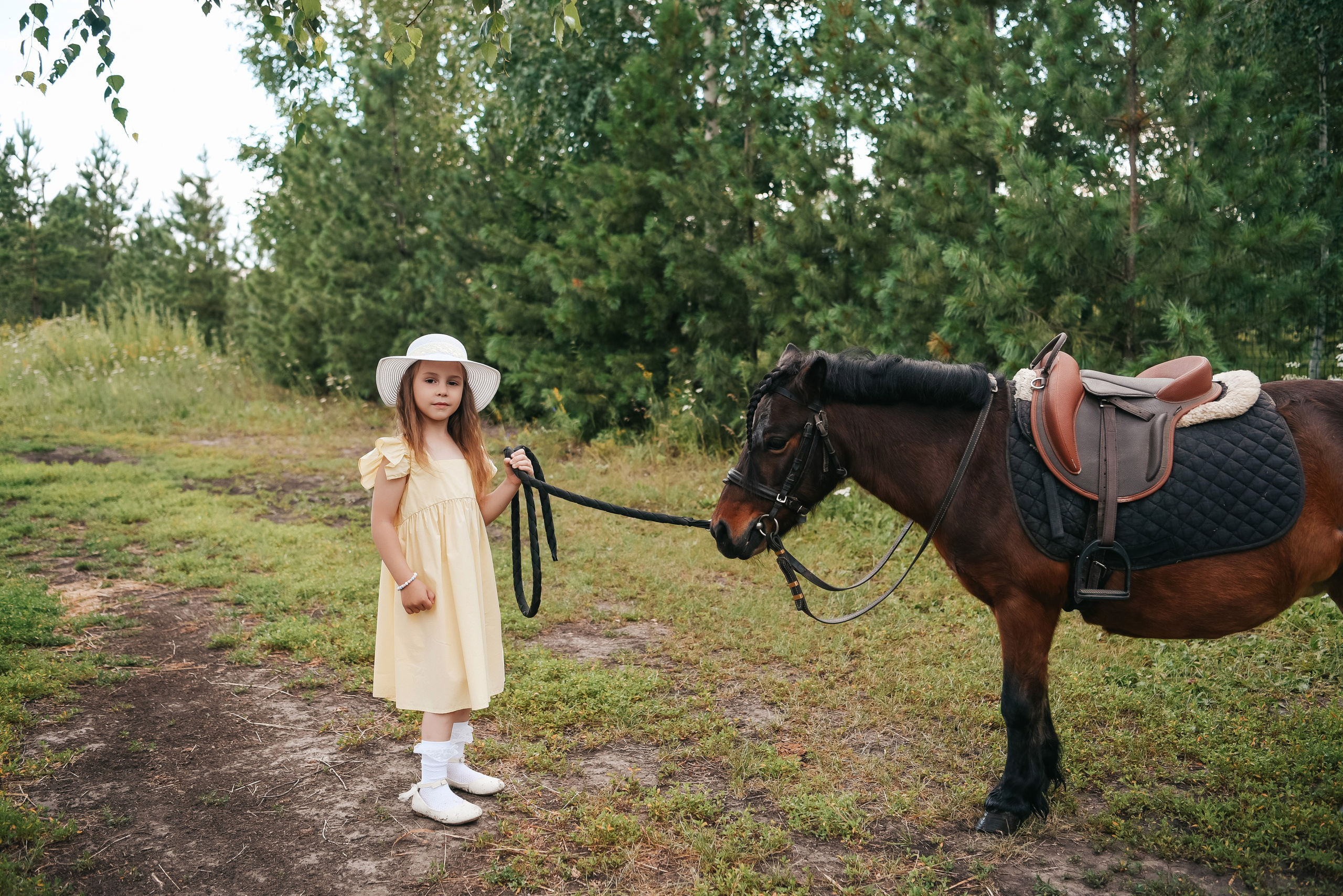 Ева и лошадка. Фотограф Анастасия Гурьянова в Тюмени и Ялуторовске