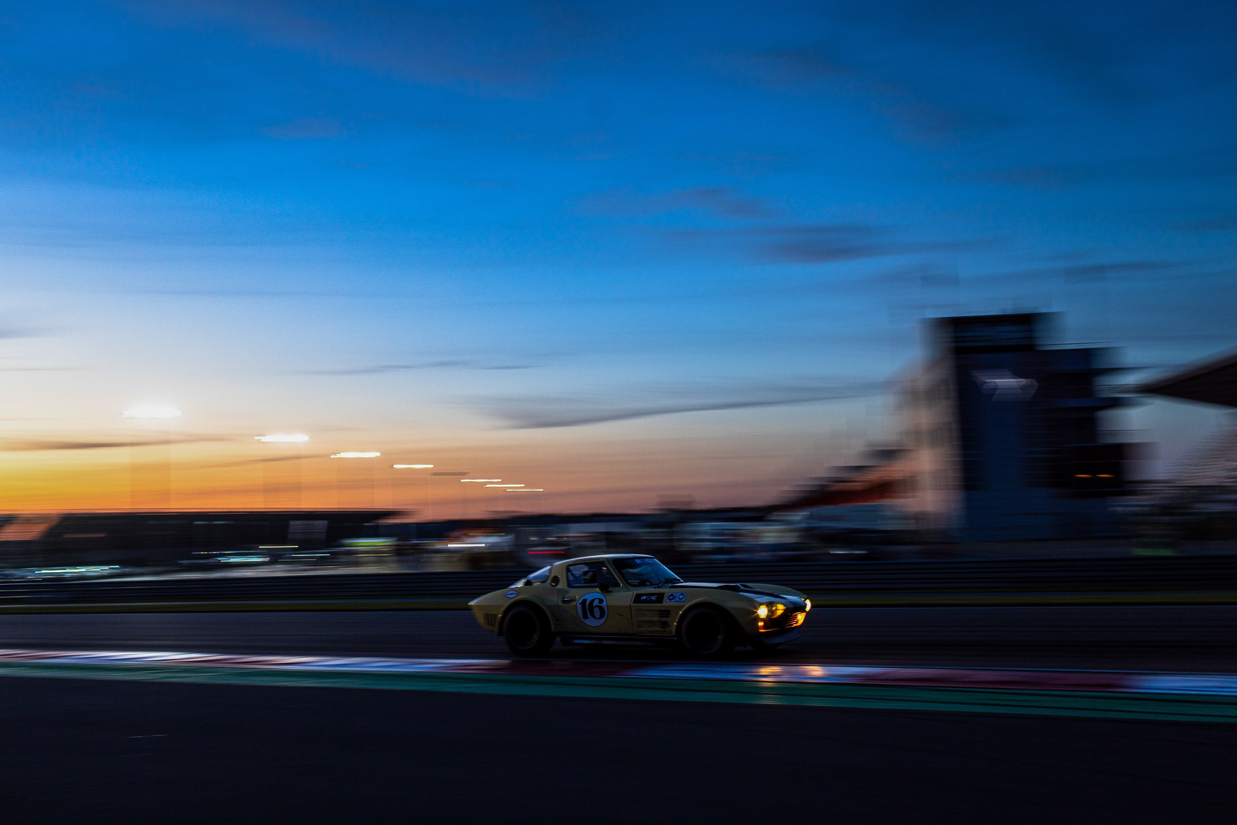 Репортажный фотограф в Москве Майк Симонов