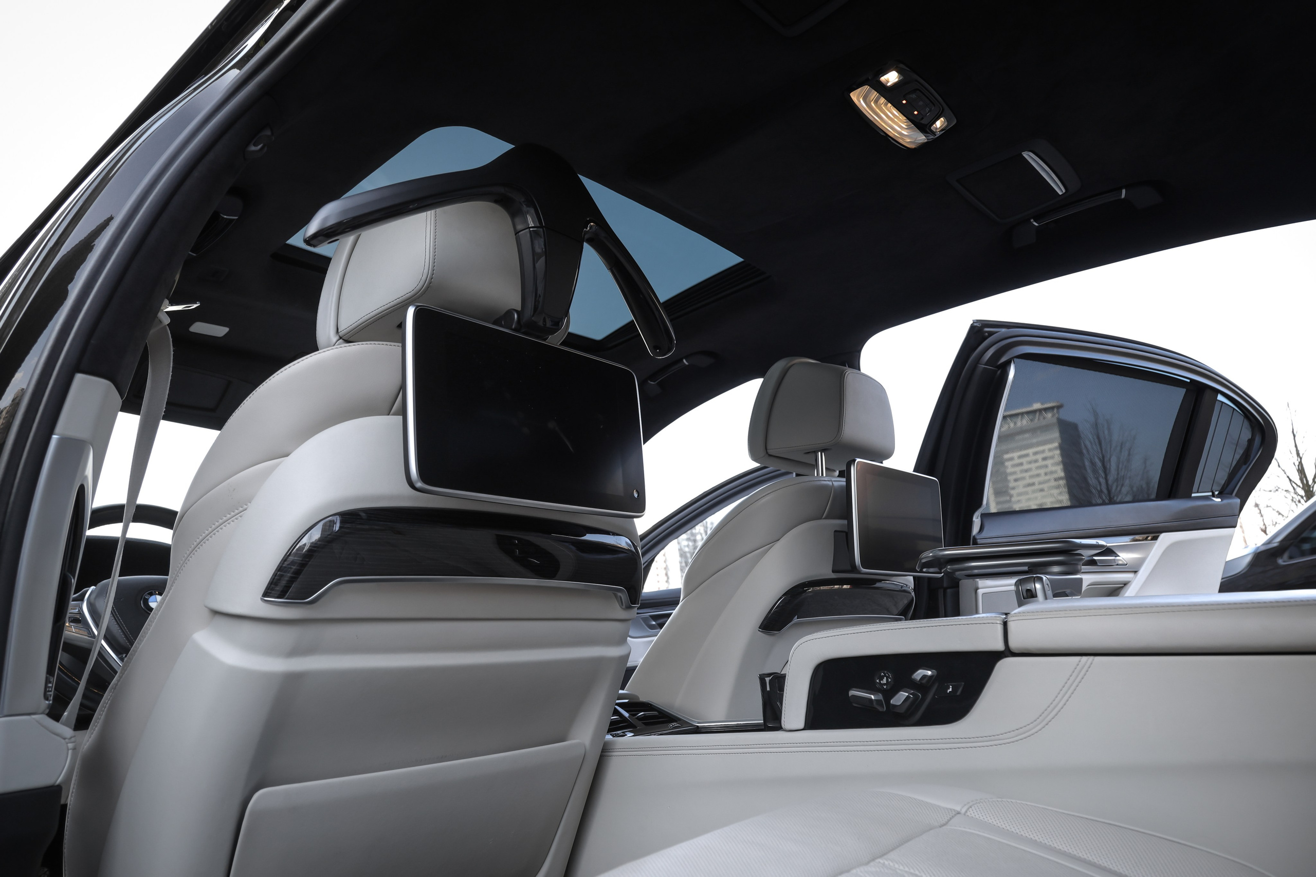 2017 BMW 750 Ld XDrive. Mixturecaptures