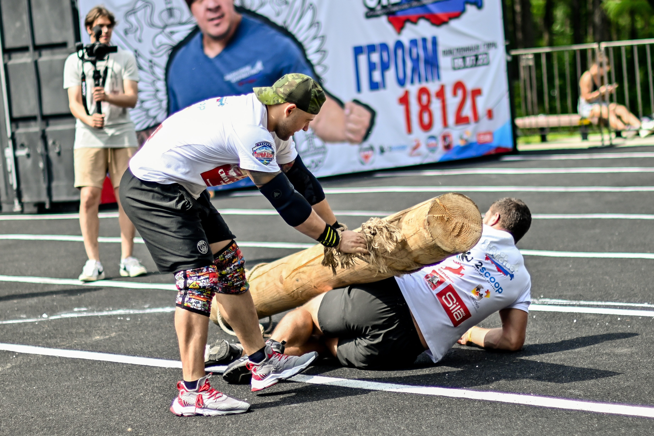 СТРОНГ. Фотограф для бизнесконтента, репортажей и семейного альбома в Москве