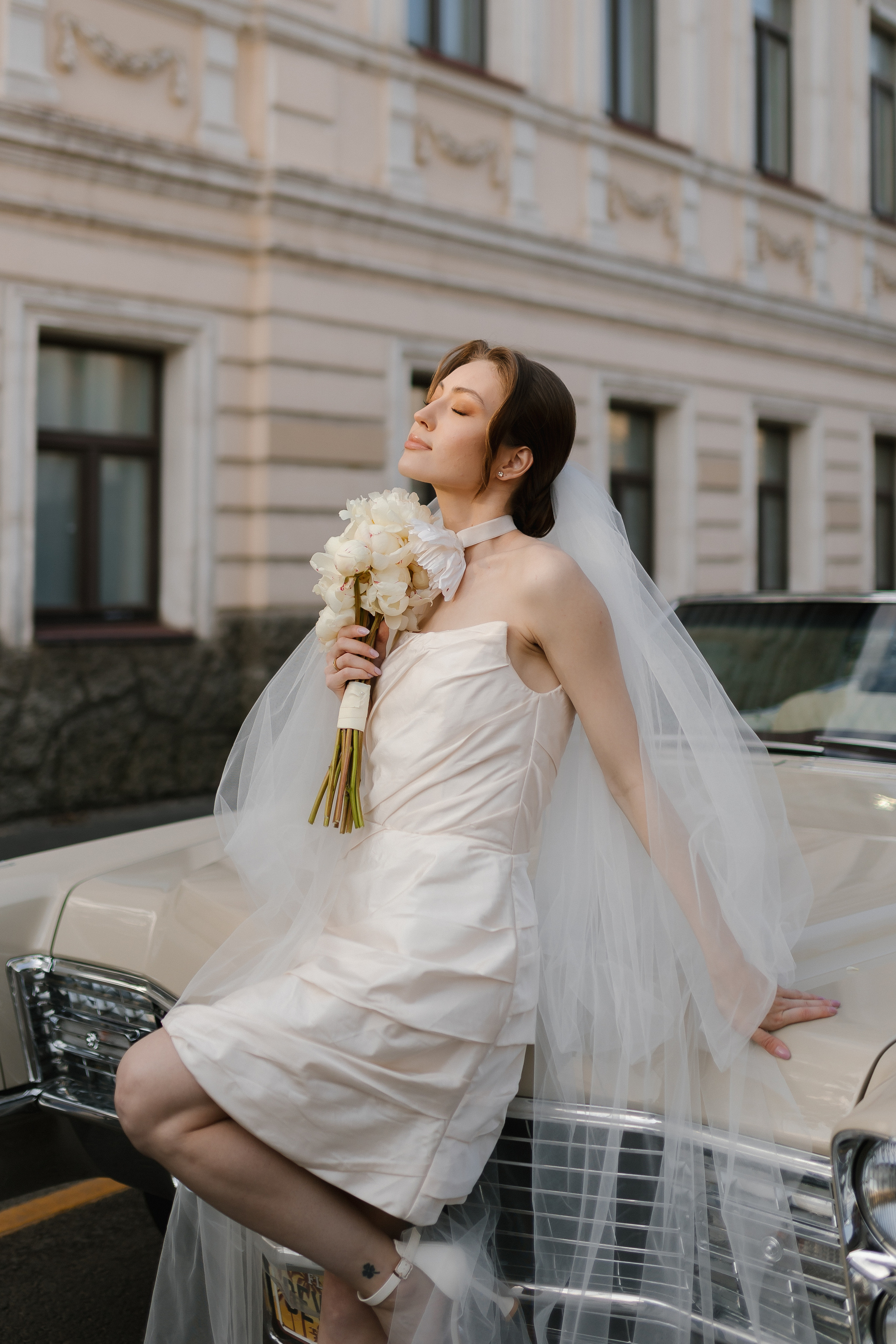 Лёгкость атмосферы подчёркивает свободолюбивый характер героев фотосессии.