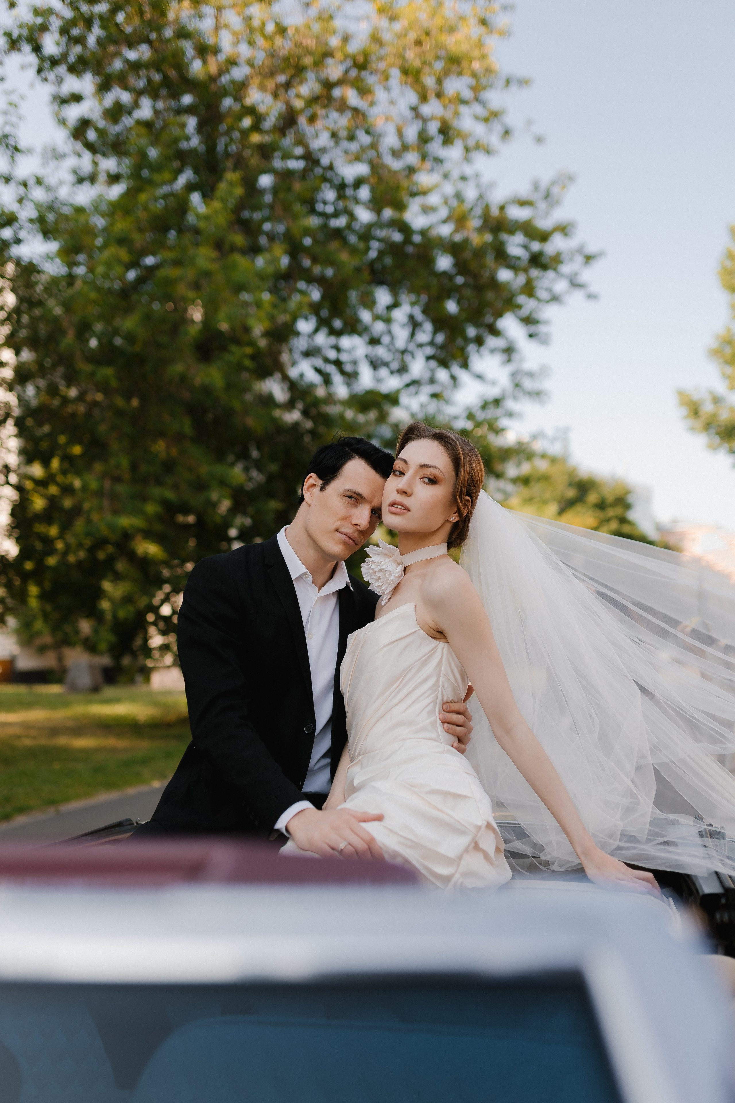 Лёгкость атмосферы подчёркивает свободолюбивый характер героев фотосессии.