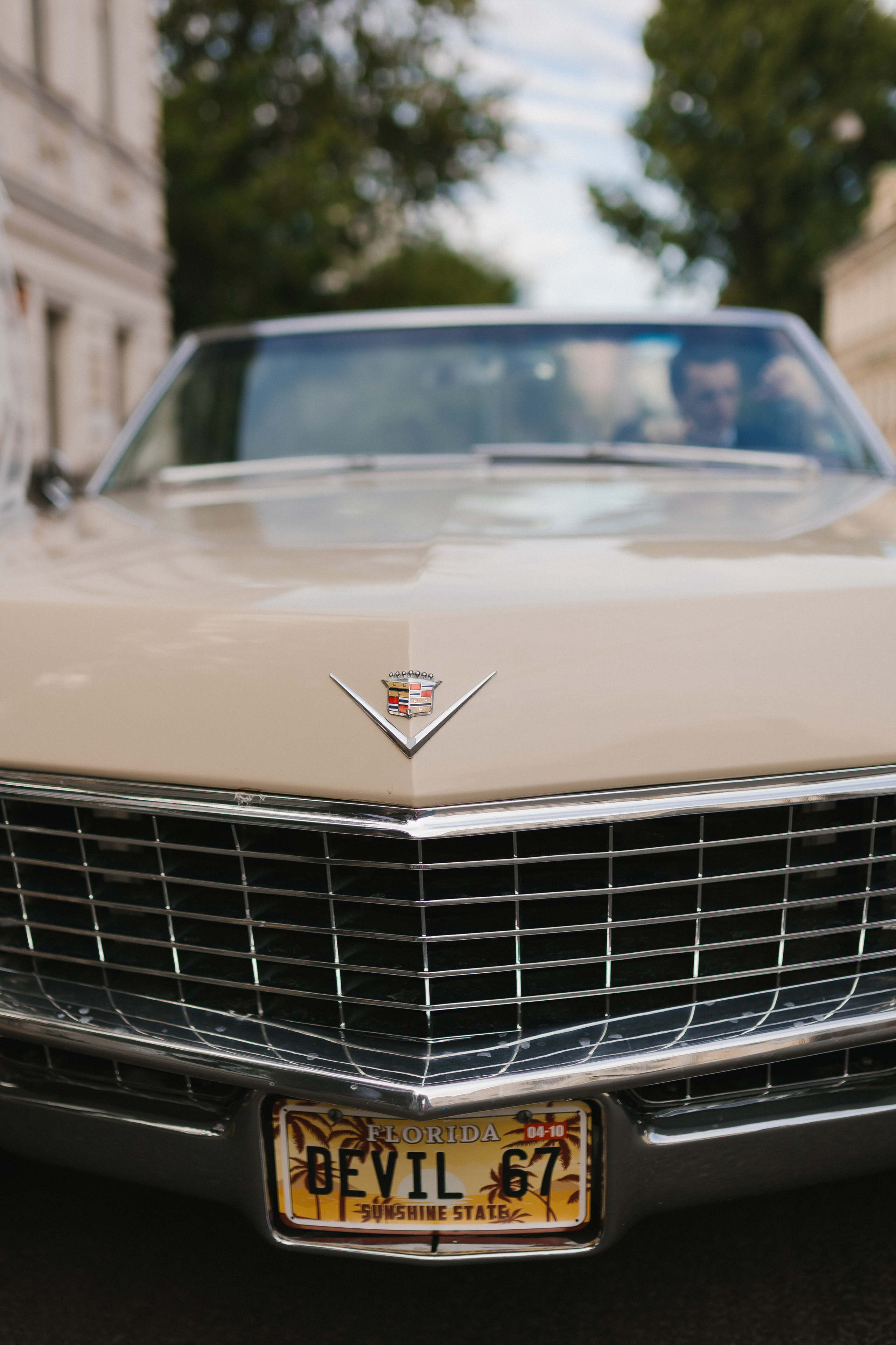 Машинка стала идеальным элементом для демонстрации свежего взгляда на традиционный праздник.