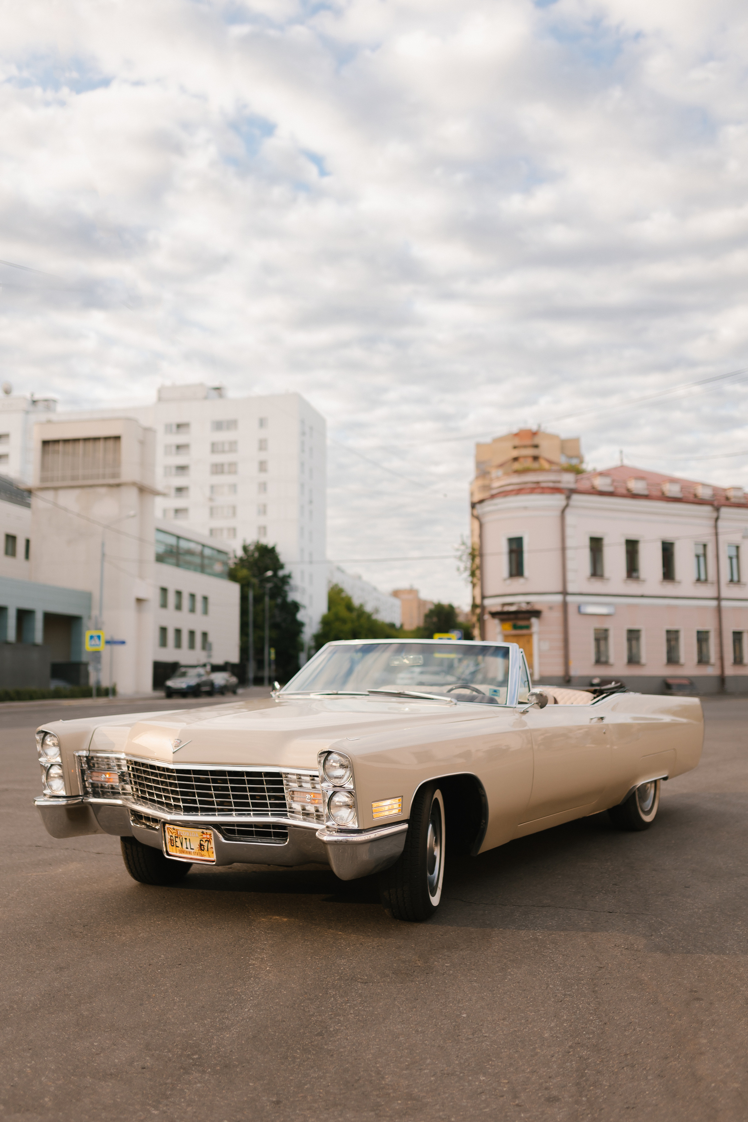 Повседневная жизнь пары показана глазами настоящего ценителя свободы движения.