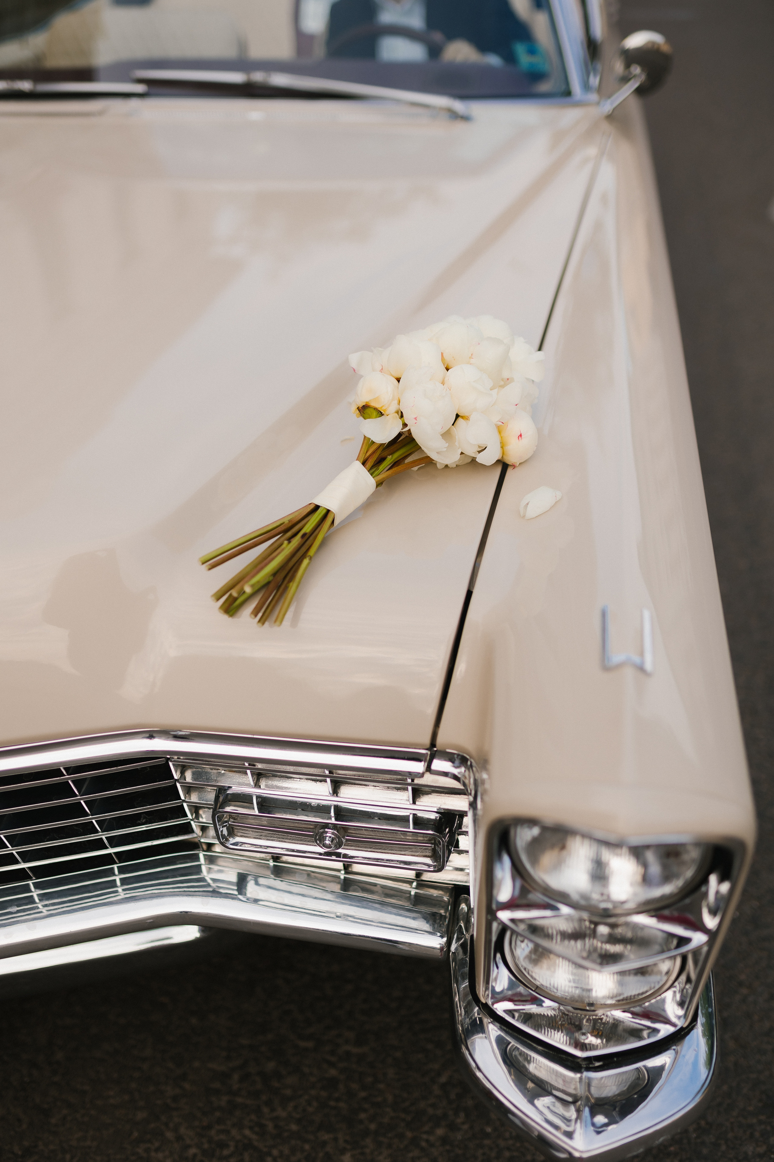 Лёгкость атмосферы подчёркивает свободолюбивый характер героев фотосессии.