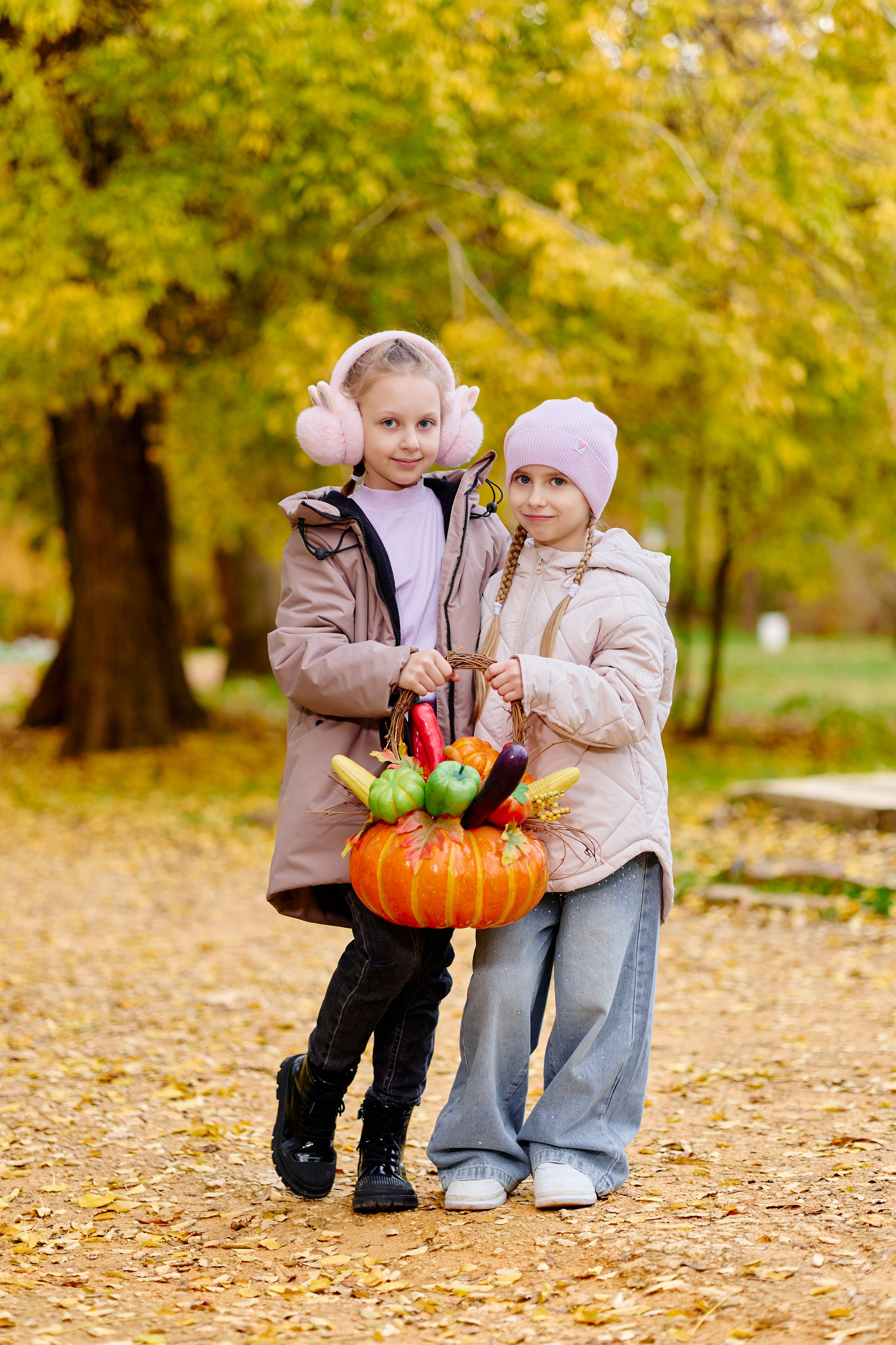 Прогулка в парке классом. Фотограф Выпускные альбомы Таганрог Сергей Коробченко