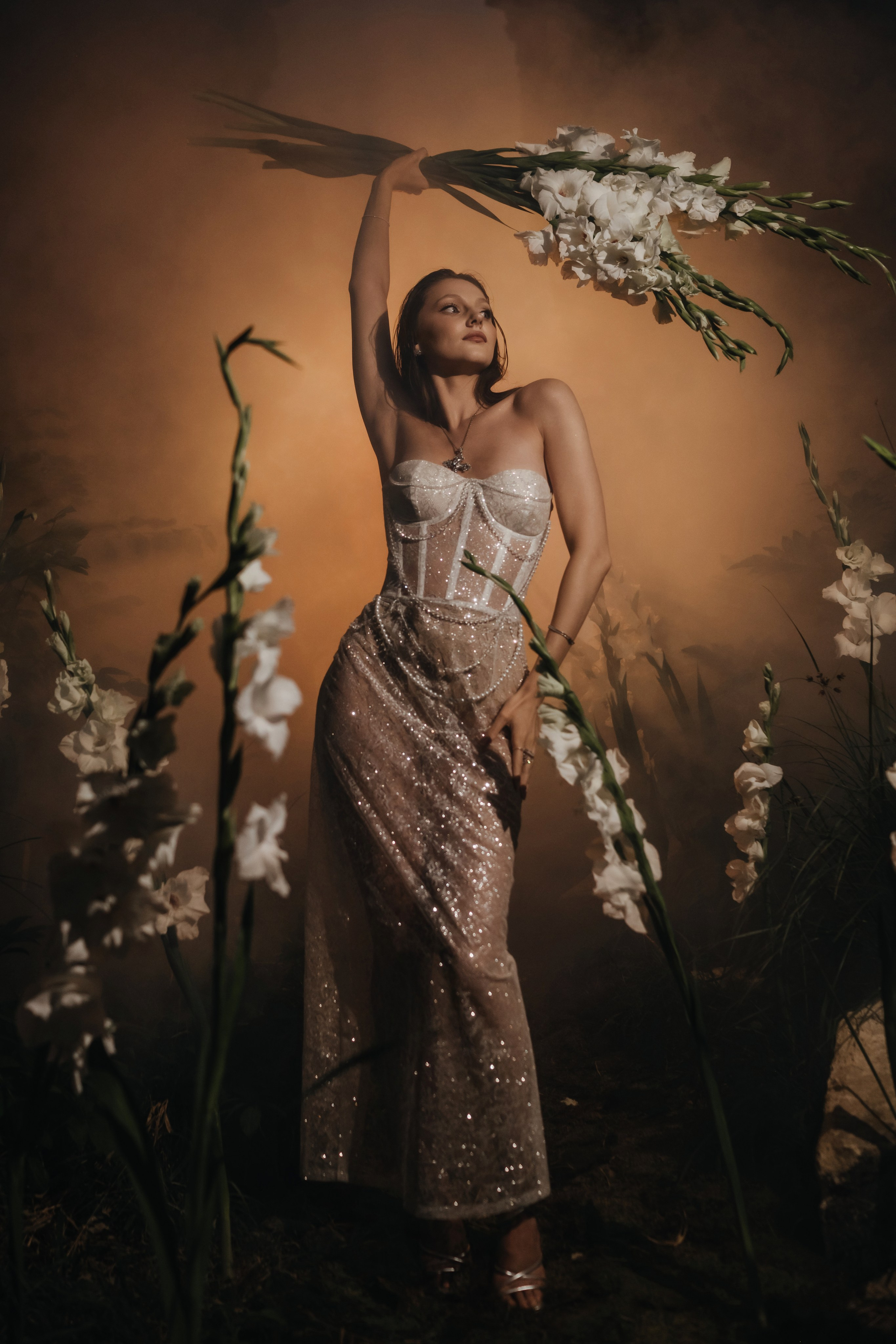 Свадебная фотосессия, свадьба, лавстори, утро невесты, совместные сборы, идеи для фотосессии, жених и невеста, позирование, позы для фотосессии, свадебные сборы, сьемка в студии, свадебная съемка, тренды свадьба, свадебные тренды, свадебный декор, позинг,свадебный макияж, детали, детали на свадьбу, приглашения на свадьбу, свадебная причёска, невеста, фото невесты гладиолусы на свадьбе,свадьба с гладиолусами ,невеста и гладиолусы 