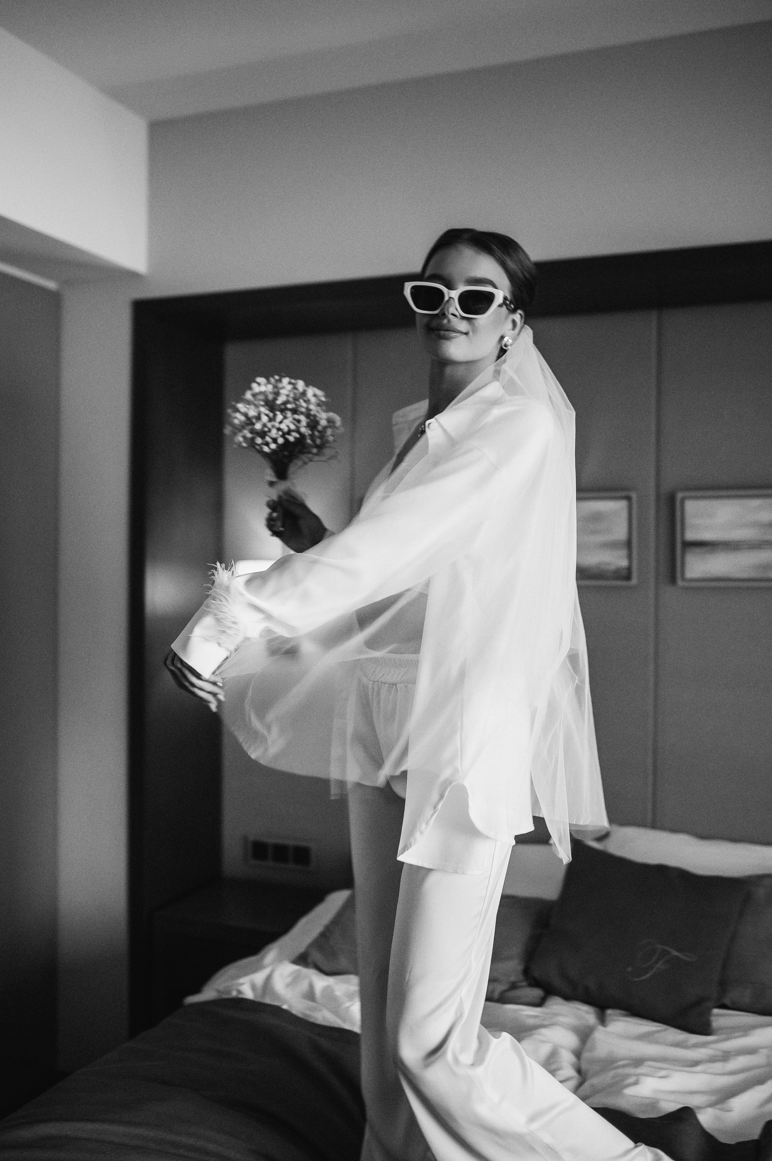 Свадебное утро и прогулка красивой яркой пары. Свадебный и семейный фотограф в Симферополе Дарья Маркова