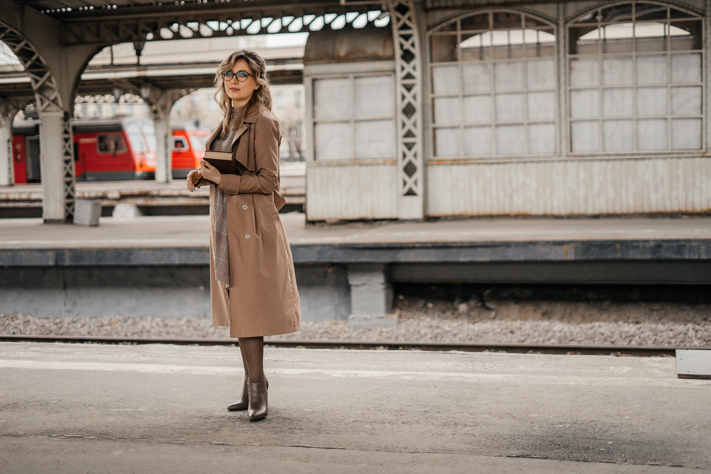 Витебский вокзал-Кира. Ольга Брайт Семейный и Контент Фотограф в Санкт-Петербурге