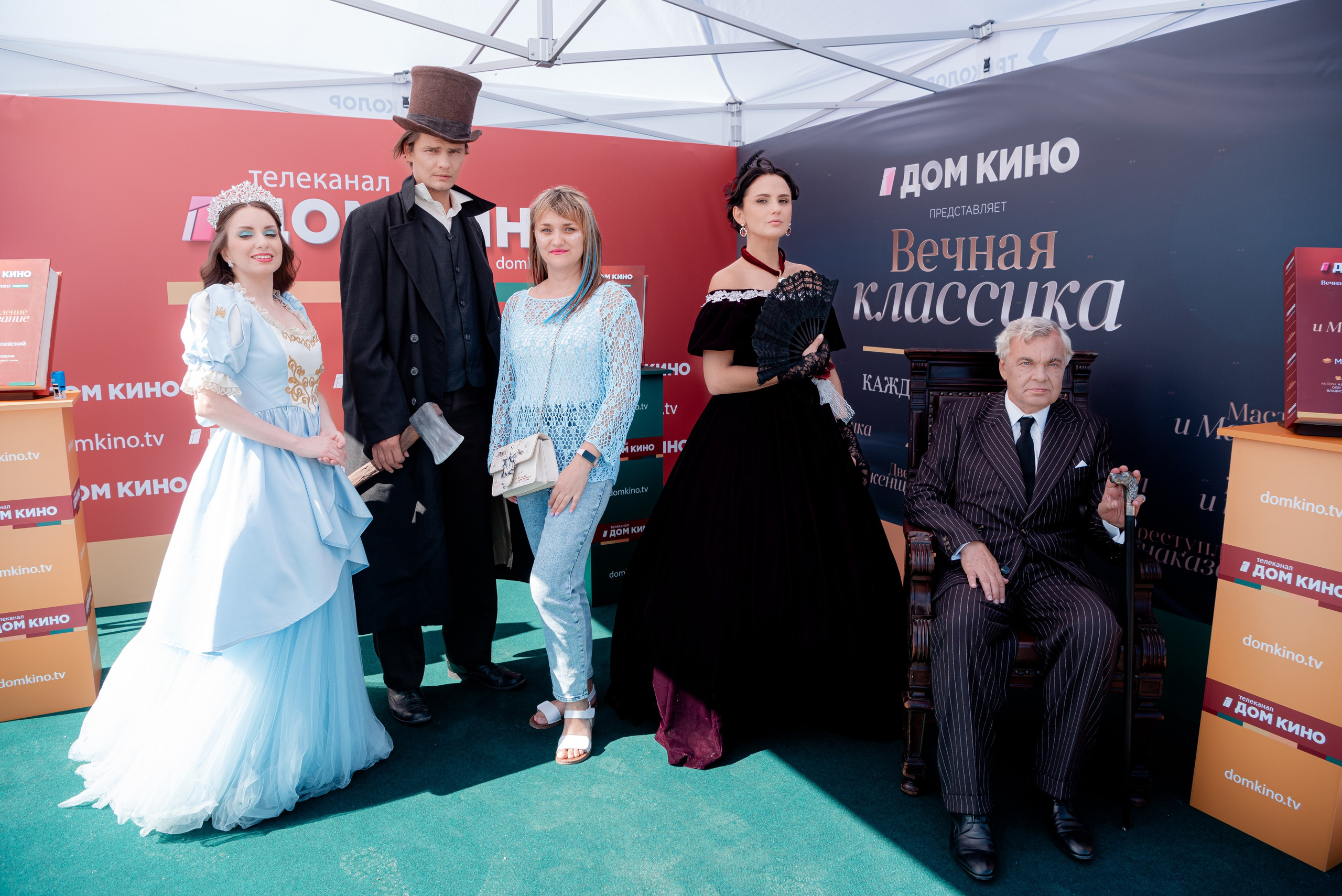 Портретные фото с артистами в палатке Триколор Дом Кинов на день города Волгоград. Фотограф в Волгограде и Волжском Александр Горбань