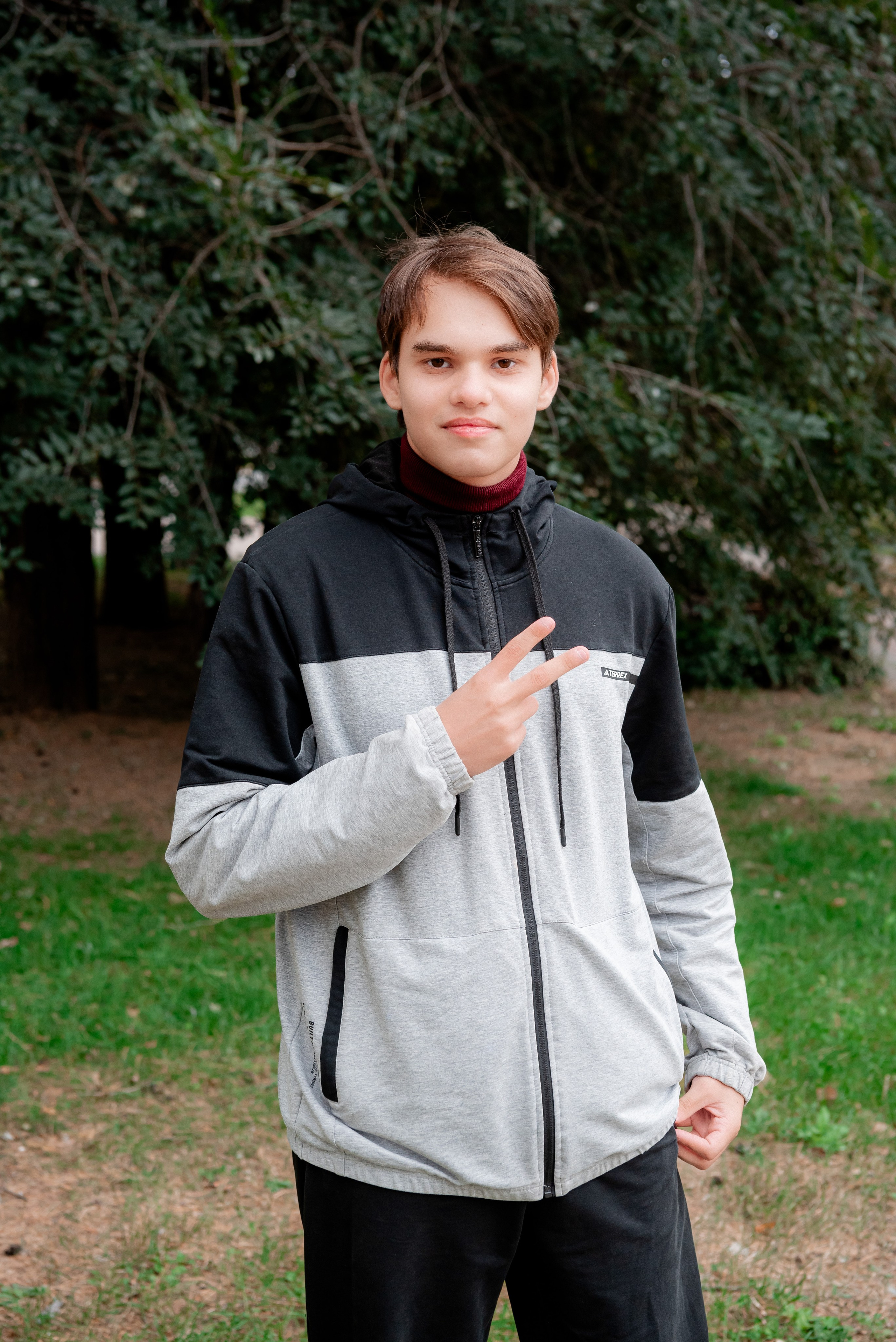 Фотосессия в парке для альбома школьники 9 класс. Фотограф в Волгограде и Волжском Александр Горбань