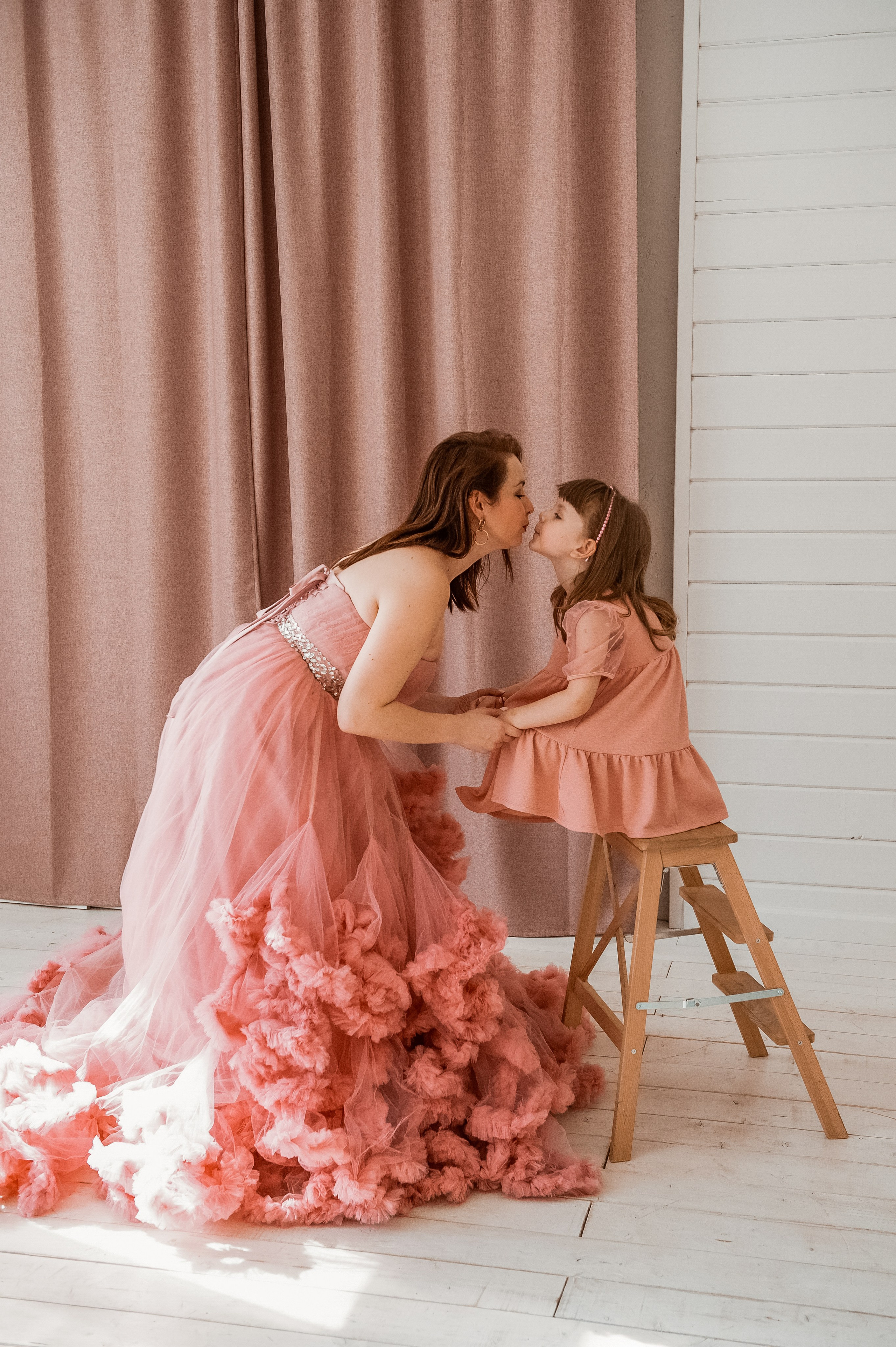 Олеся и Вика. Семейный и женский фотограф, контент фотосессия в Екатеринбурге