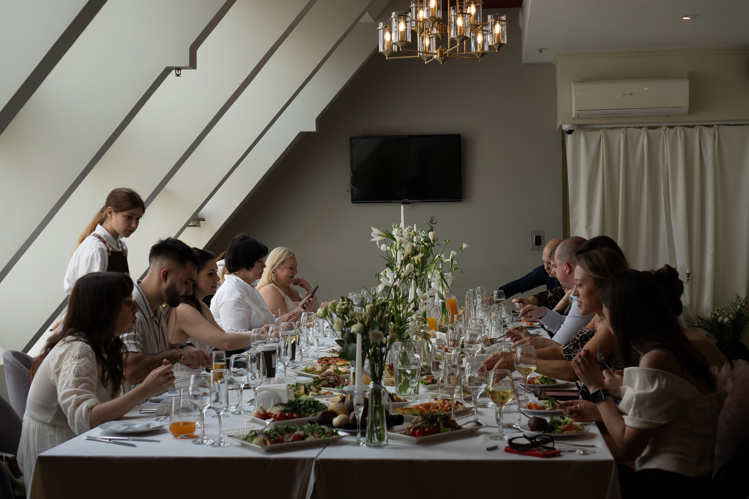 СВАДЕБНЫЙ БАНКЕТ НА ВЛАДИМИРСКОЙ В САНКТ-ПЕТЕРБУРГЕ (КАМЕРНАЯ СВАДЬБА). Профессиональный фотограф, Санкт-Петербург — Виктория Богомолова