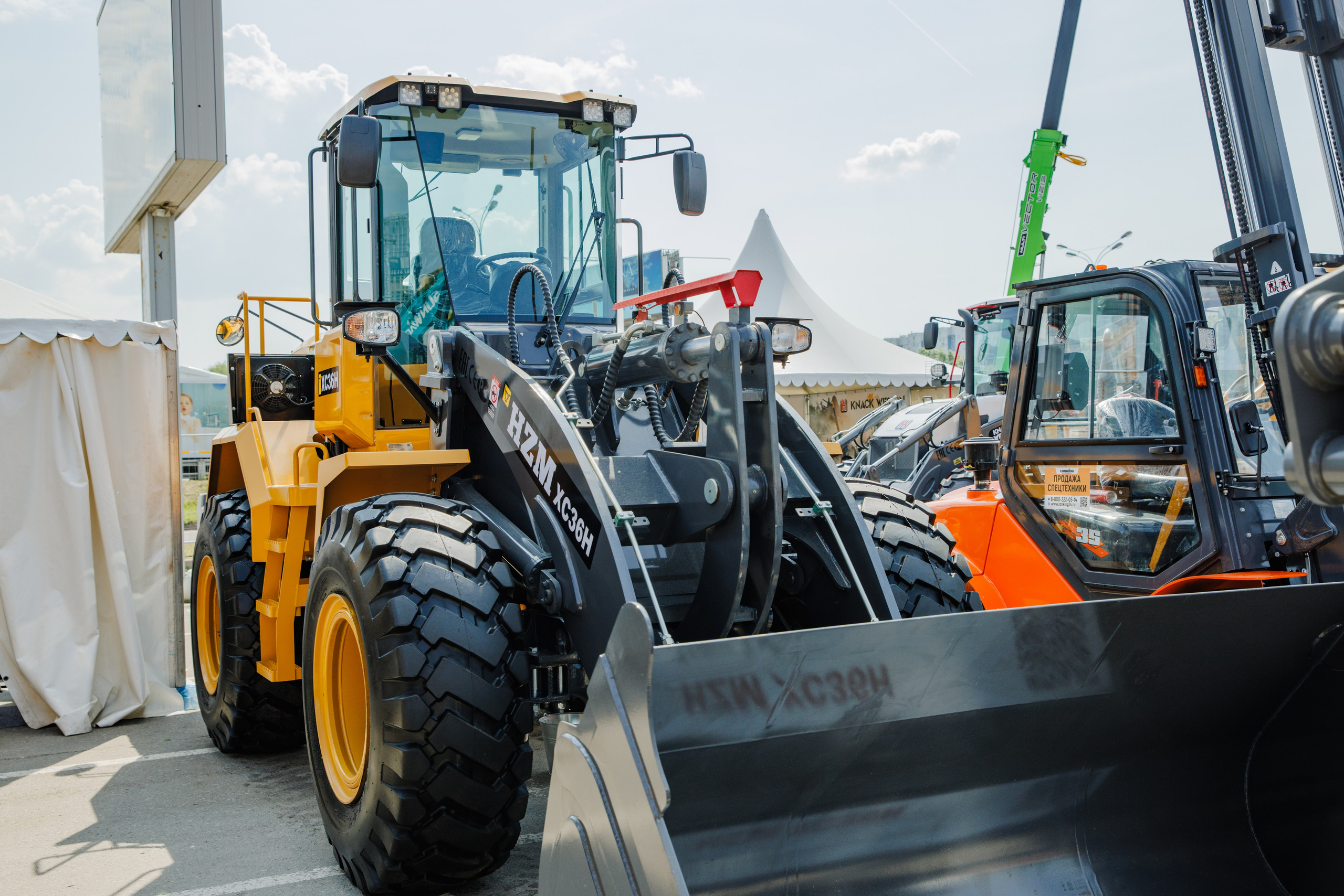 Выставка Спец. Техники. Фотограф Москва Шептаев Артём