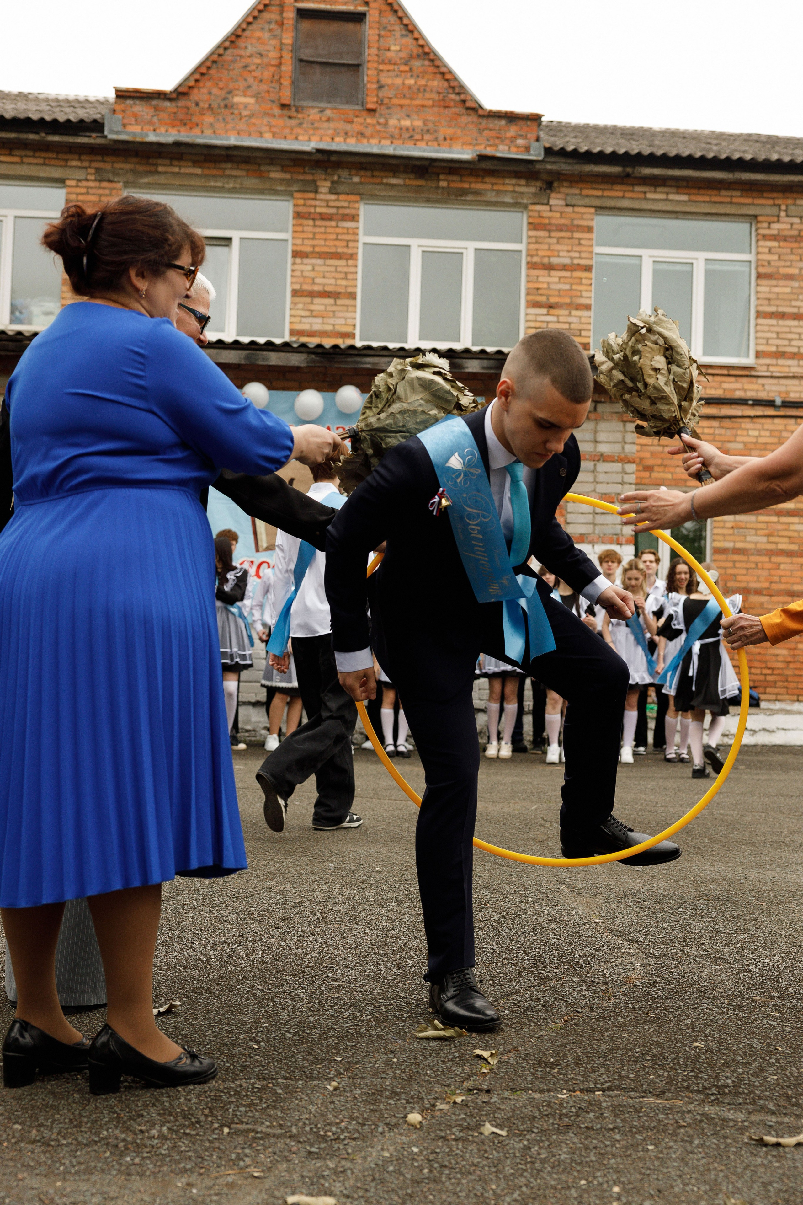 Последний звонок Гимназия Артем. Photoalbum-vl.ru