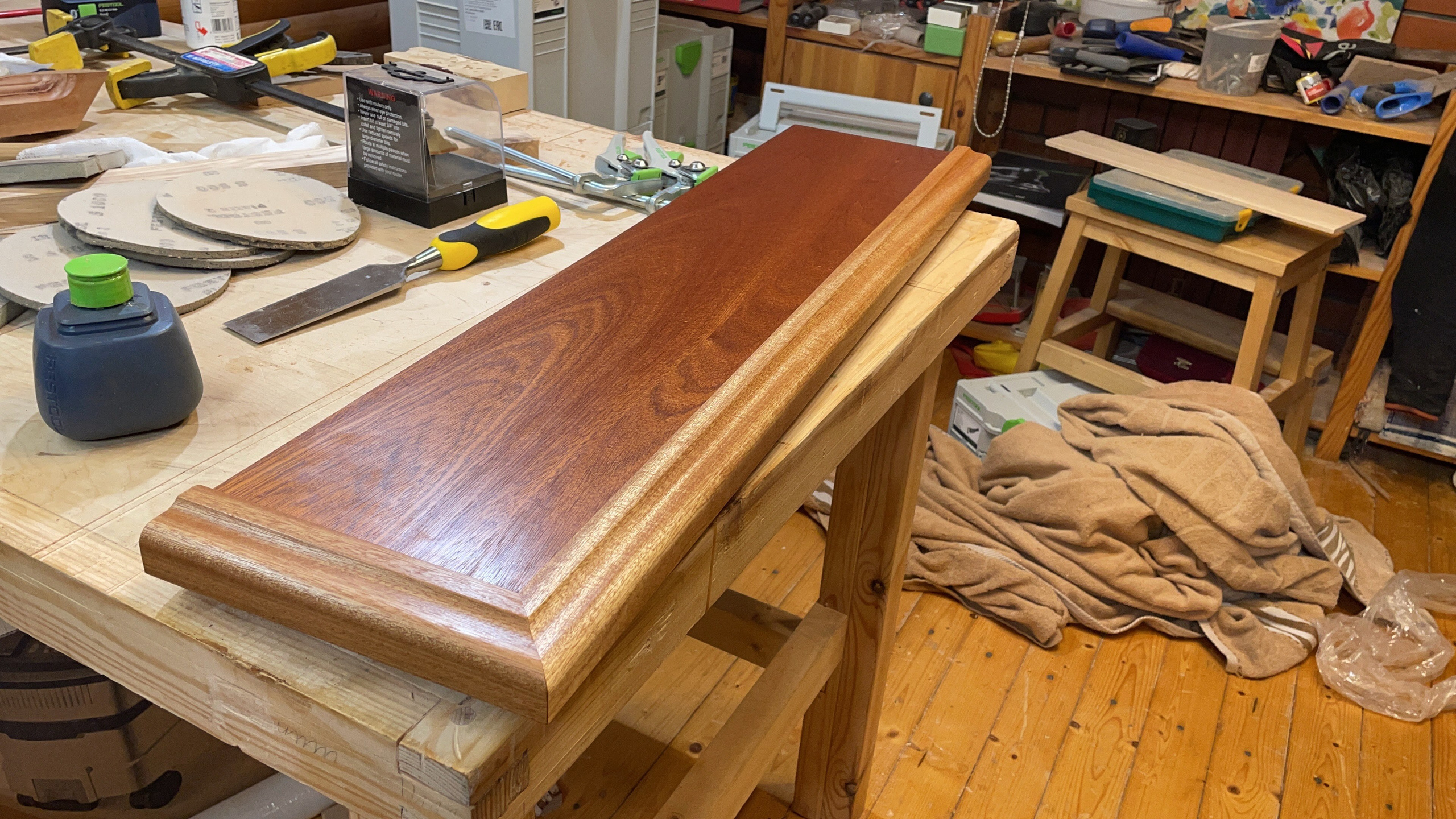 Эксклюзивные аналои и храмовая мебель полностью ручной работы