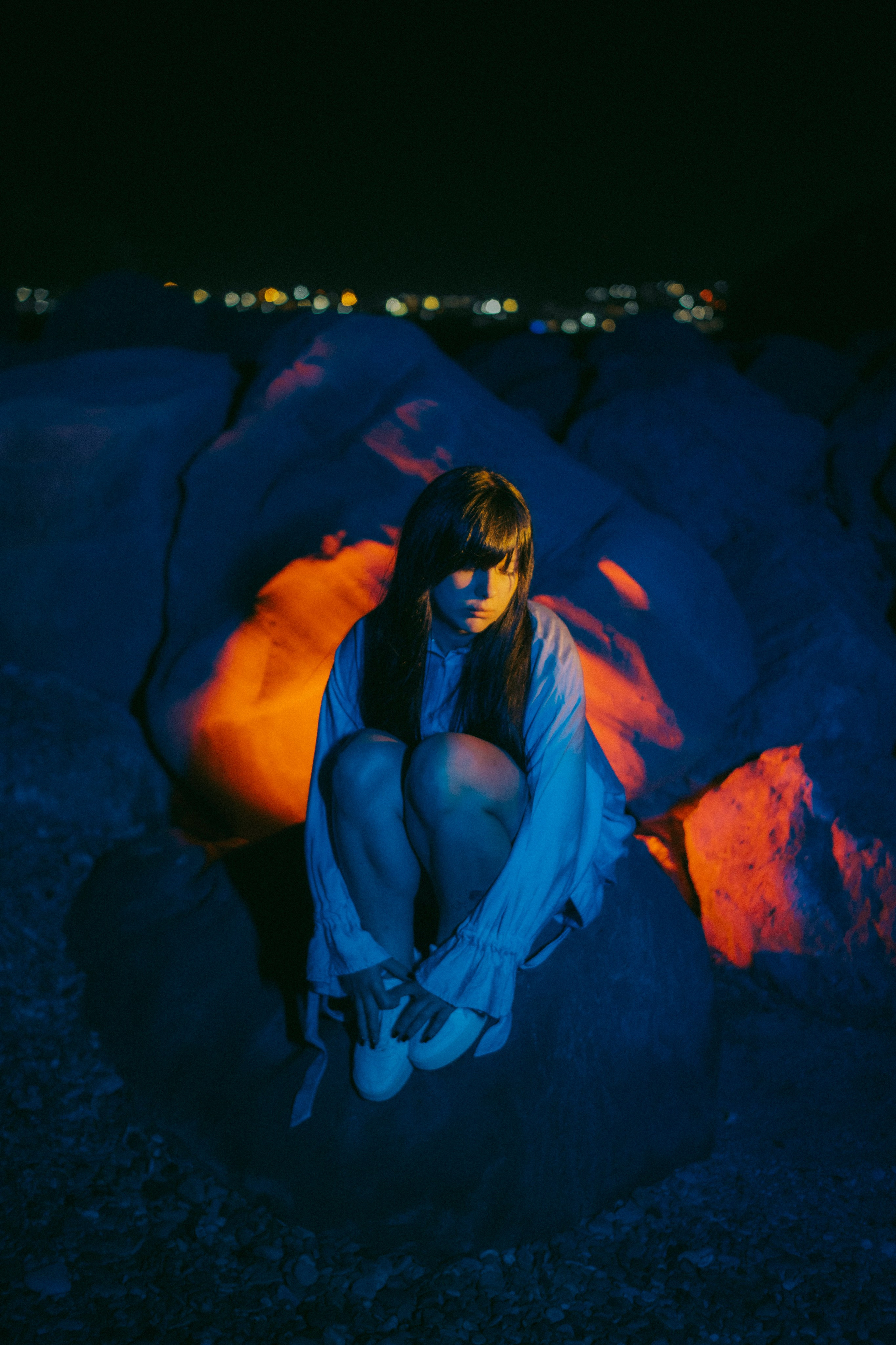 Фотосессия с цветным светом у моря