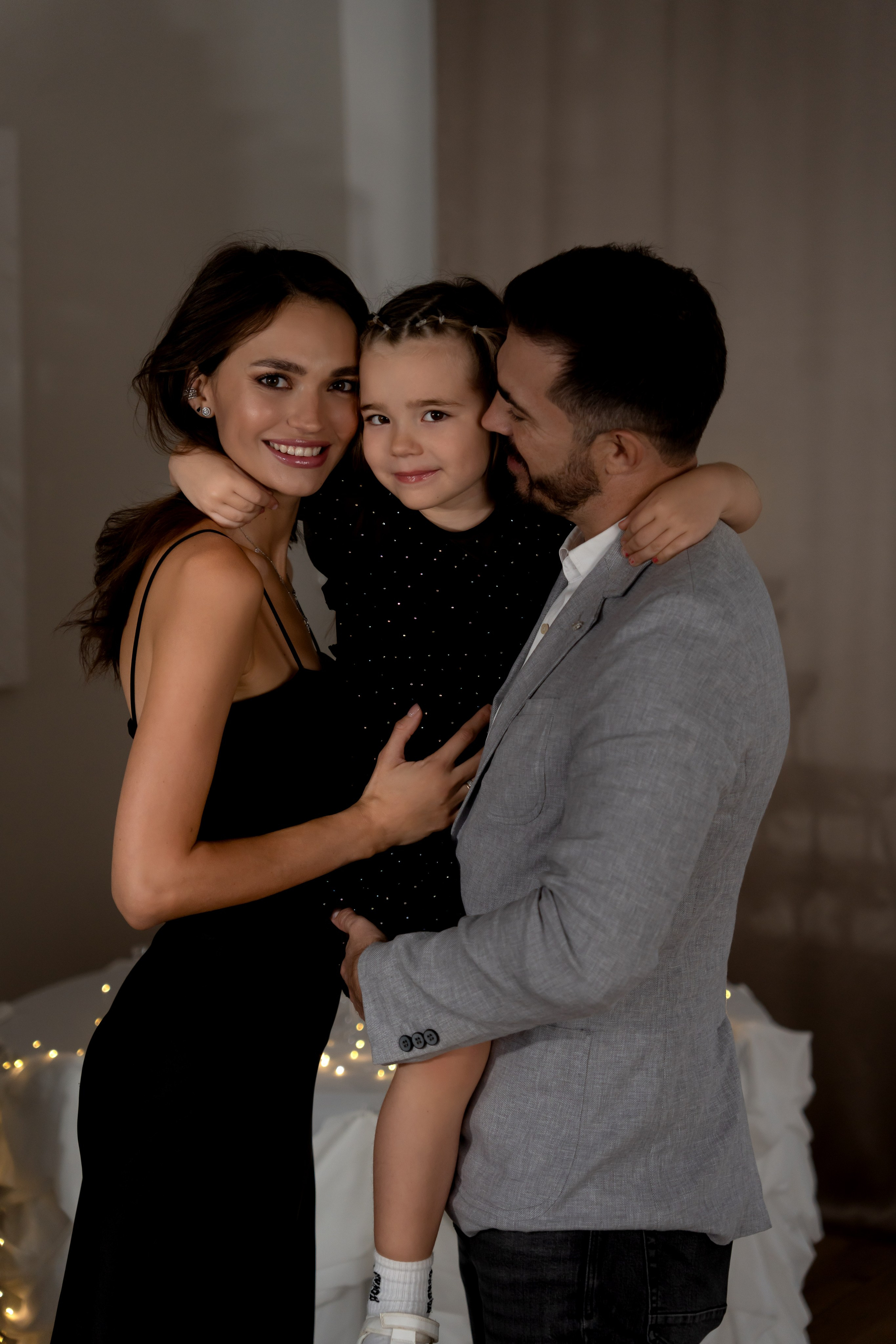 Красивая новогодняя фотосессия для Каролины и родителей. Фотограф в Красноярске. Юлия Чаушанская