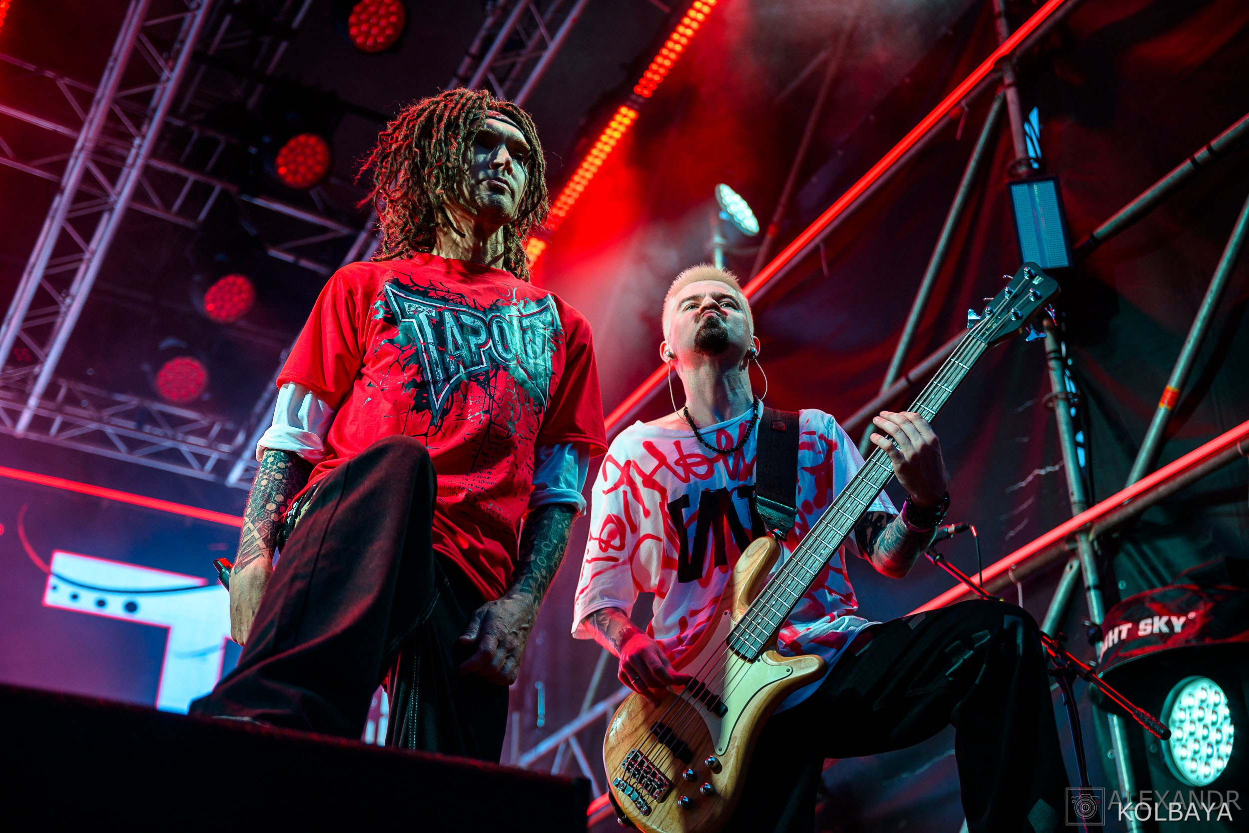 Фоторепортаж с концерта группы СЛОТ на Red Summer 2025. Концертный и театральный репортажный фотограф в Москве Александр Колбая