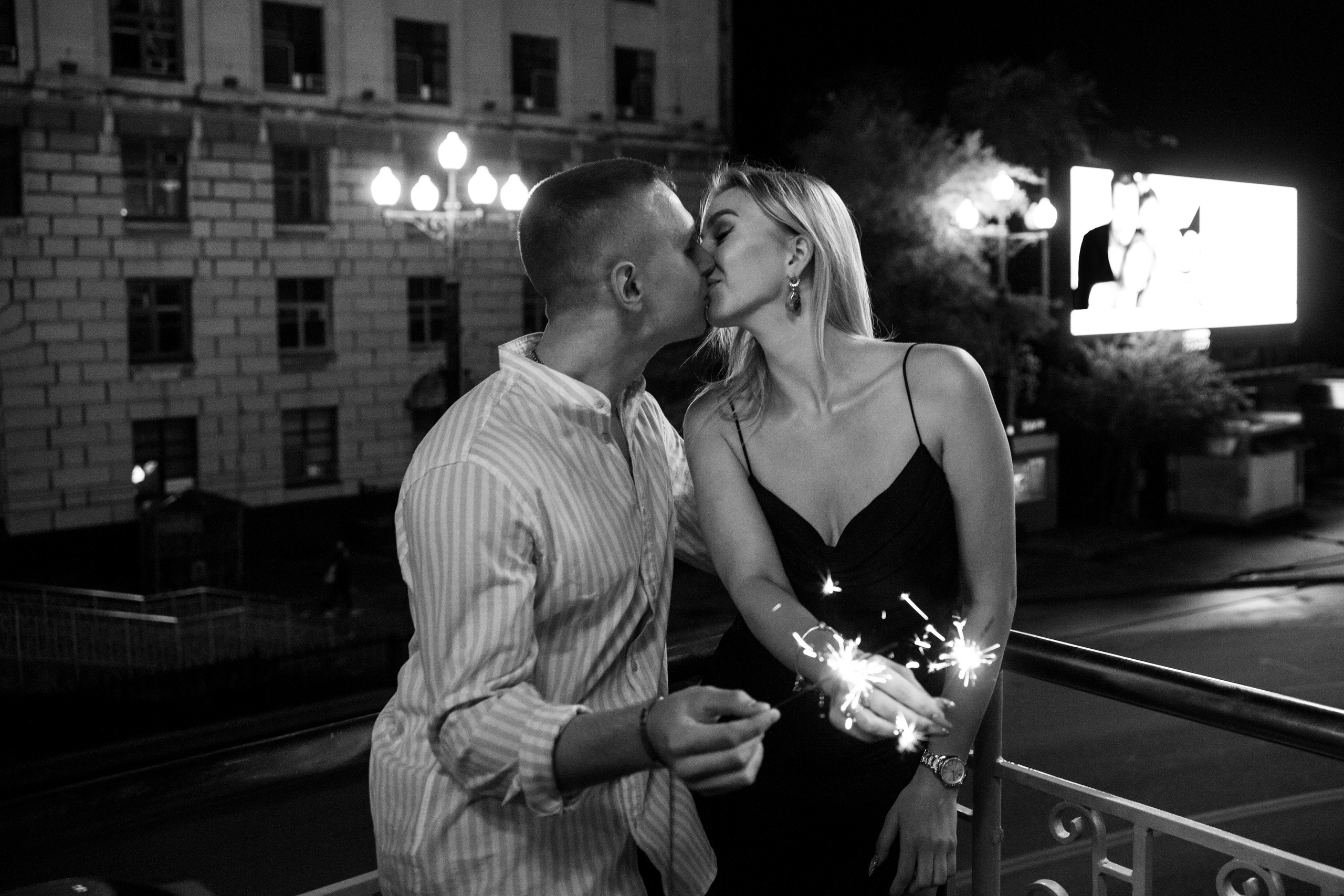 на фото - пара влюбленных. Фотограф в Хабаровске - Татьяна Трубникова. Взглянув на это фото, Вы можете решить, что уже давным давно надо пофотаться, а значит пора заказать фотосет в Хабаровске у Татьяны Трубниковой.