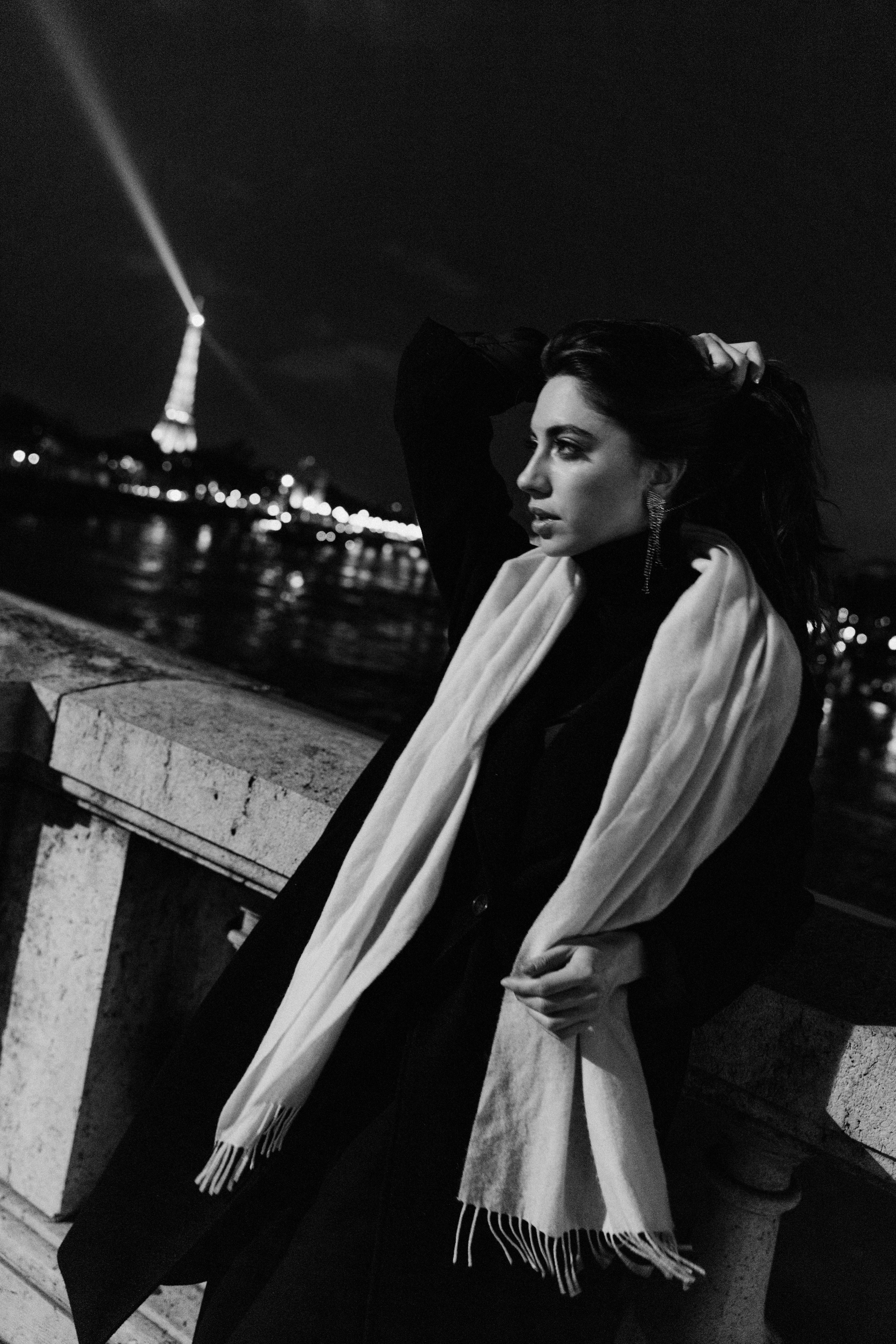 Ночной город. Фотограф в Париже