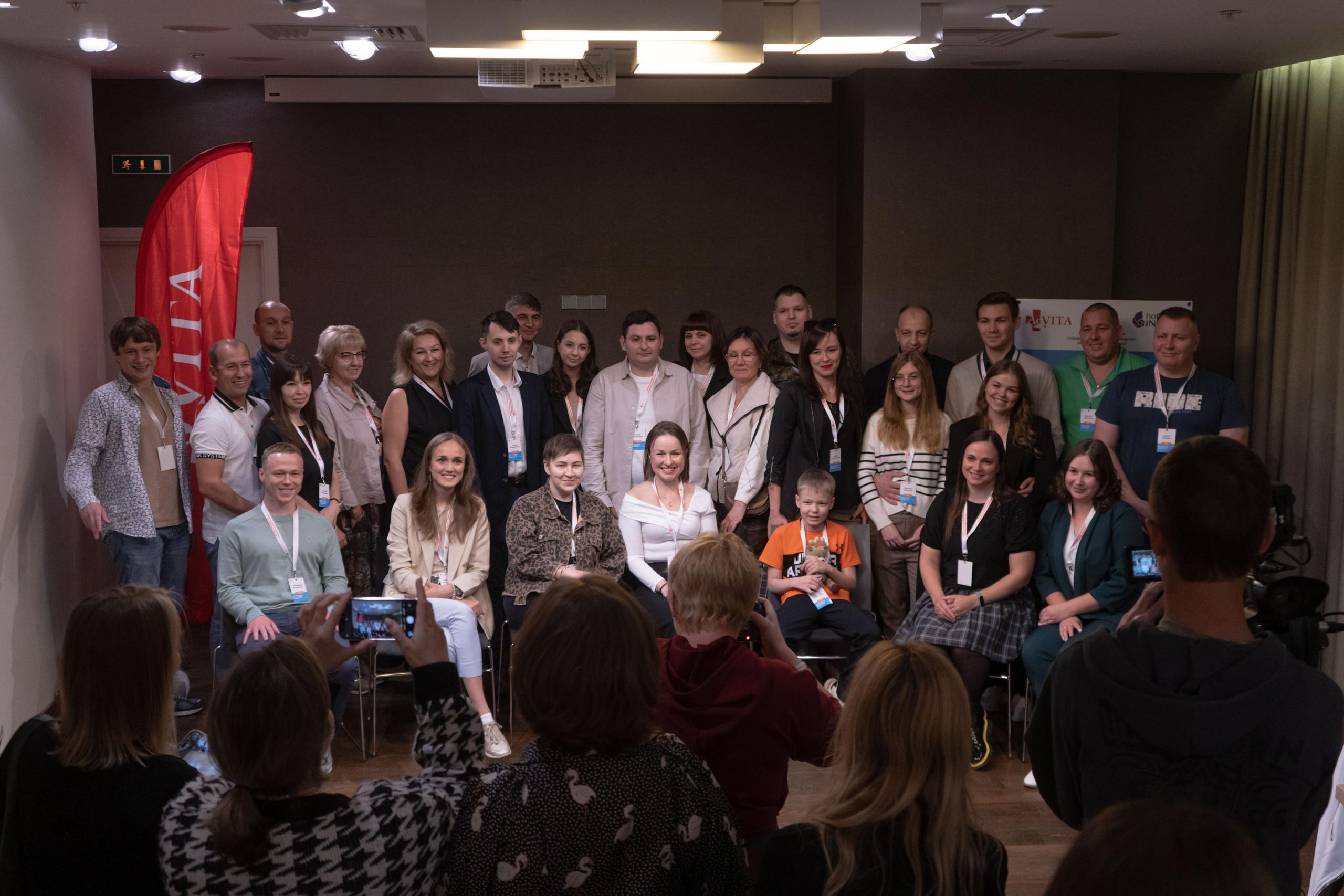 Встреча доноров и реципиентов костного мозга | Адвита. Юля Мурашова портретный и документальный фотограф