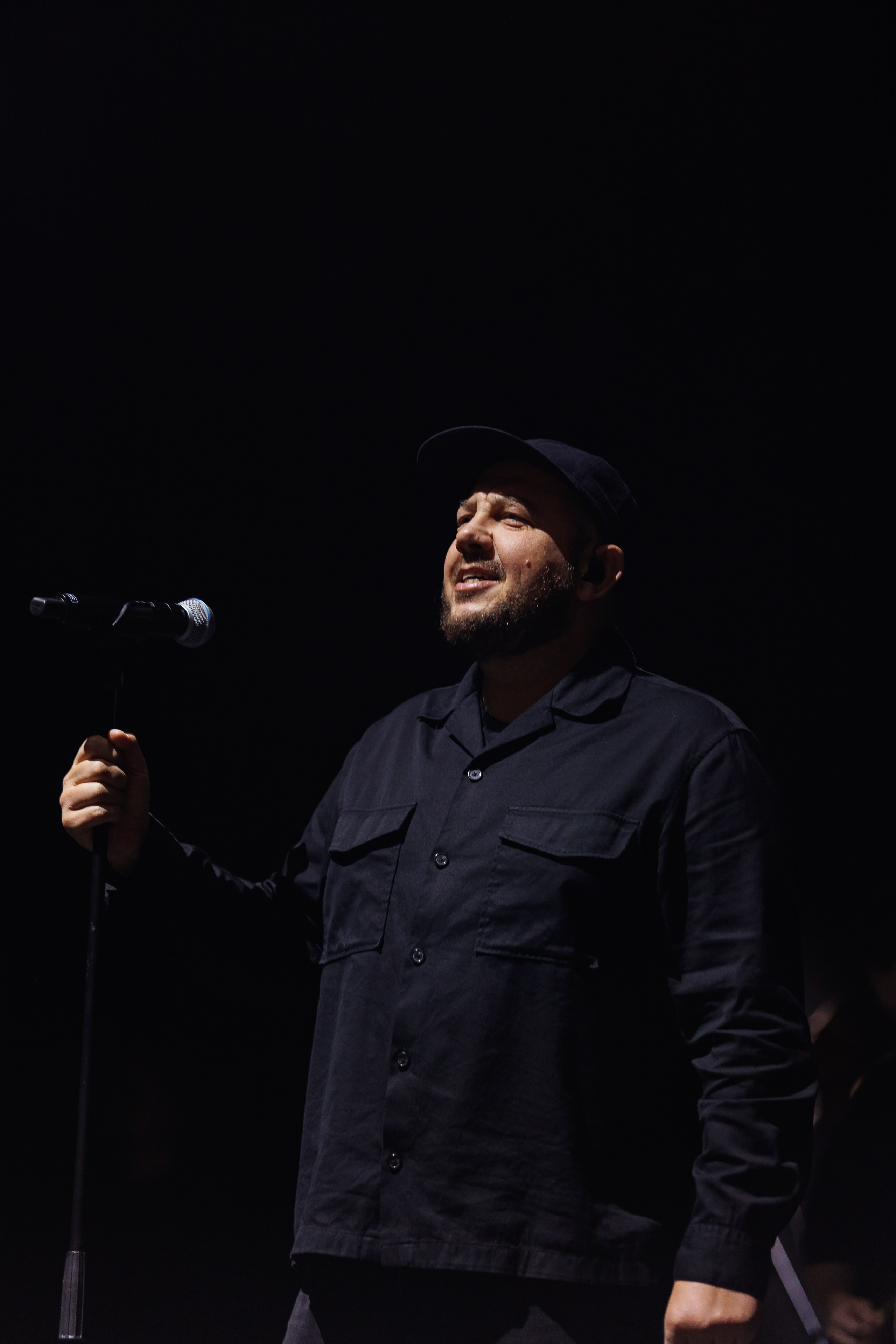 Concert Photography in Dubai — Anton Belyaev Live Performance. Evgen Yatsenko — Photographer in Dubai