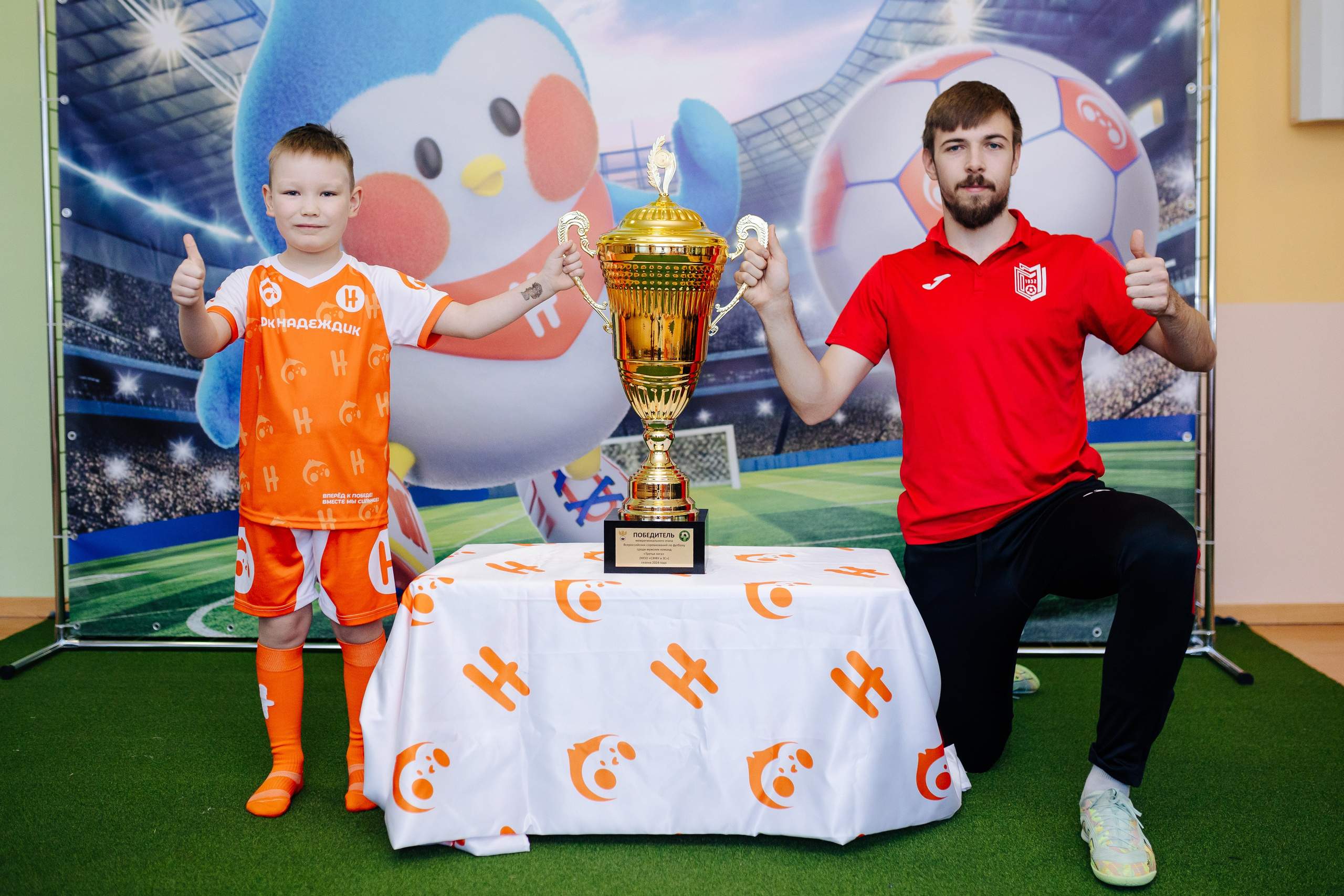 Фотосессия с кубком в детских садах г. Магнитогорска. Денис Прохоров Фотограф в г. Магнитогорск