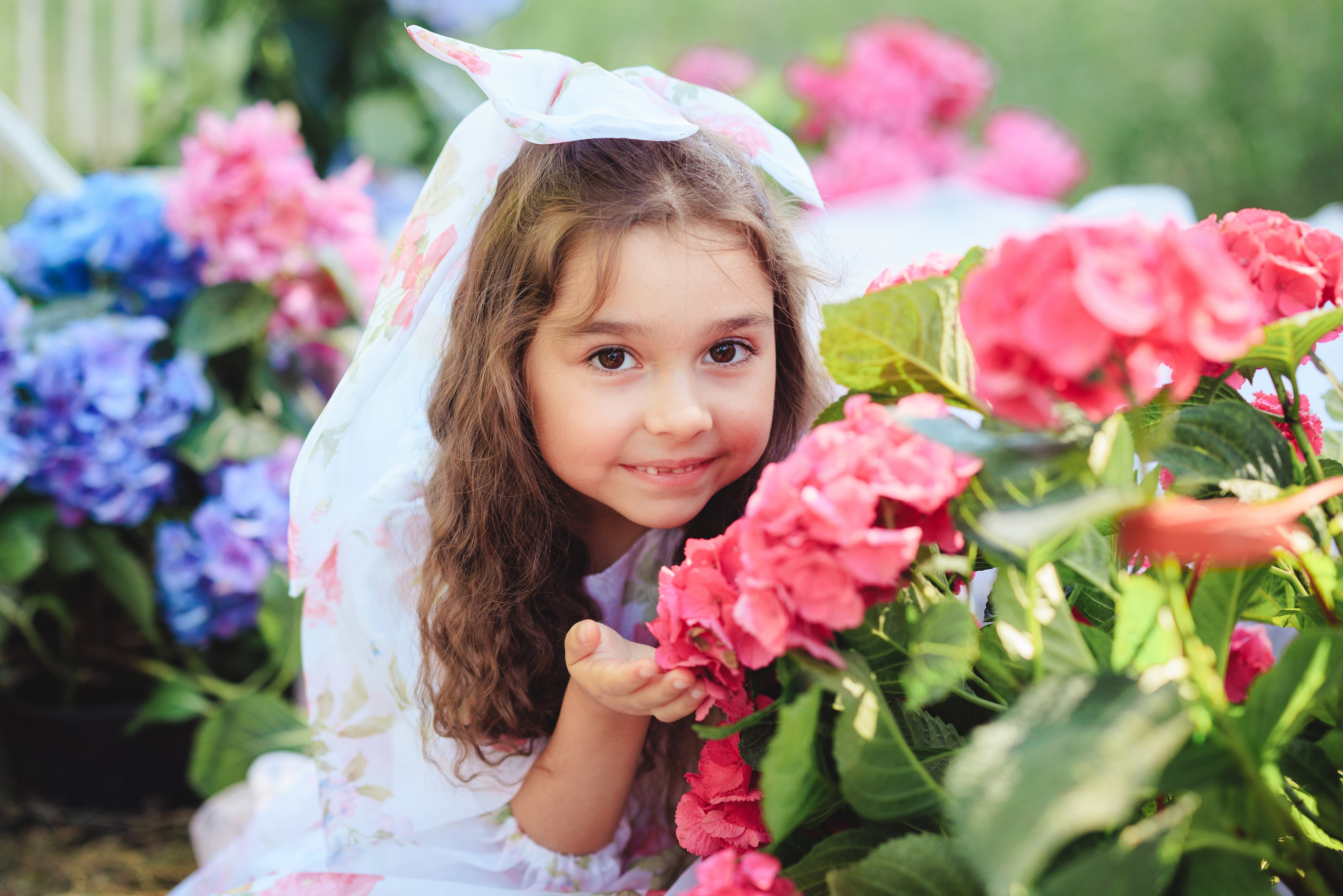 Цветочная кровать с кроликами. Семейный и детский фотограф в Краснодаре Анна Трашкова