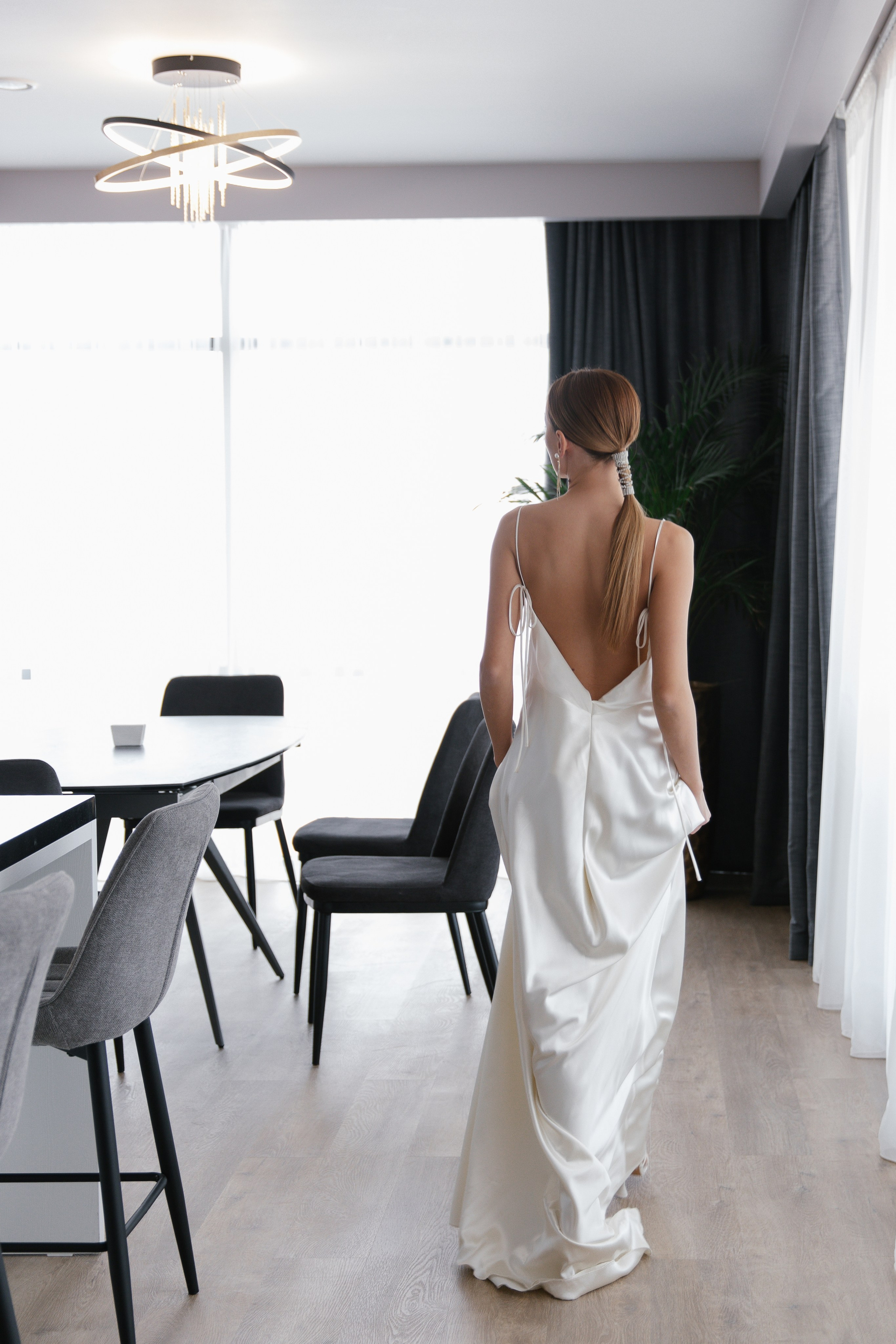 Совместные сборы в отеле. Свадебный фотограф Полина Панина