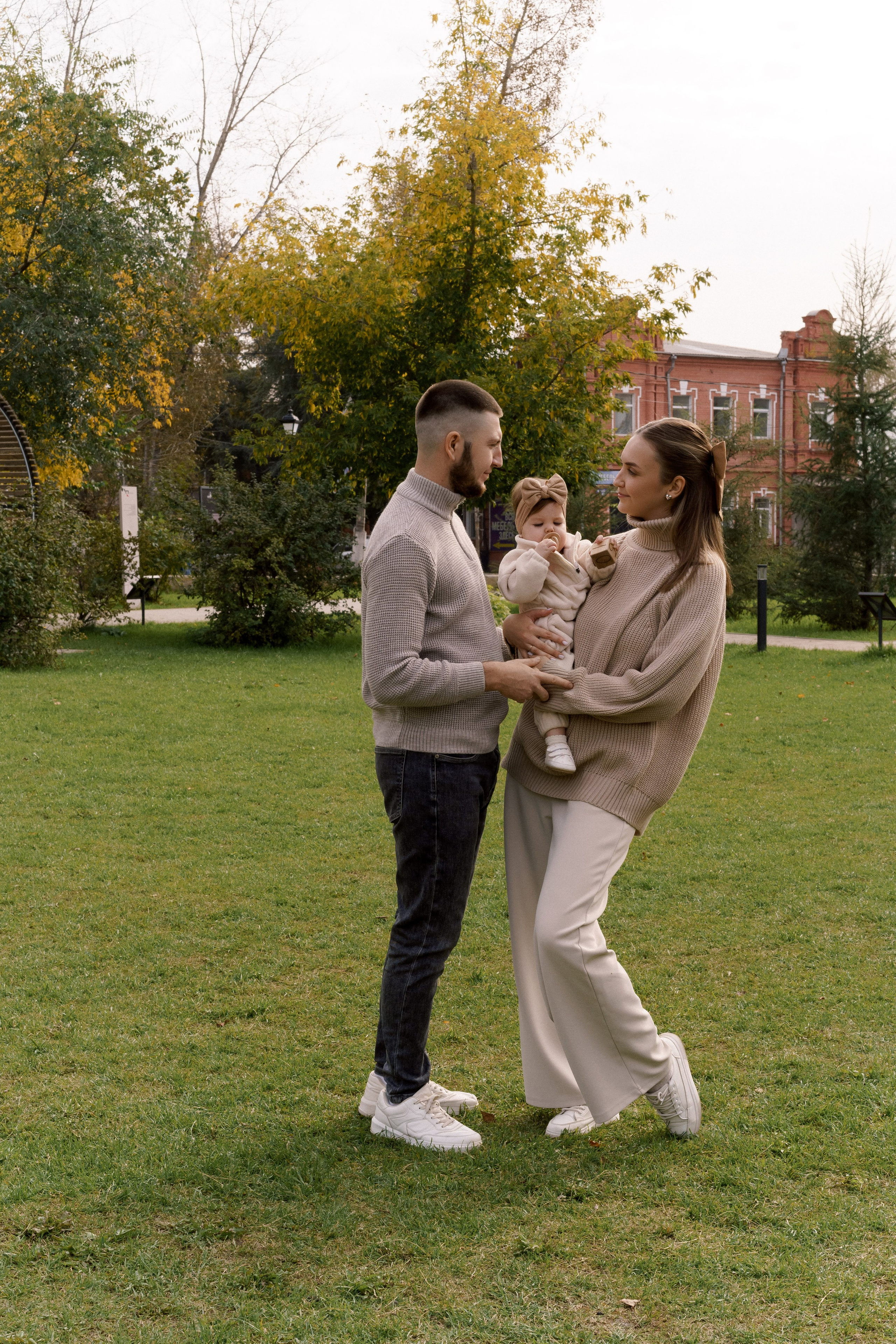 Твоя первая осень. Моменты и истории о вас настоящих