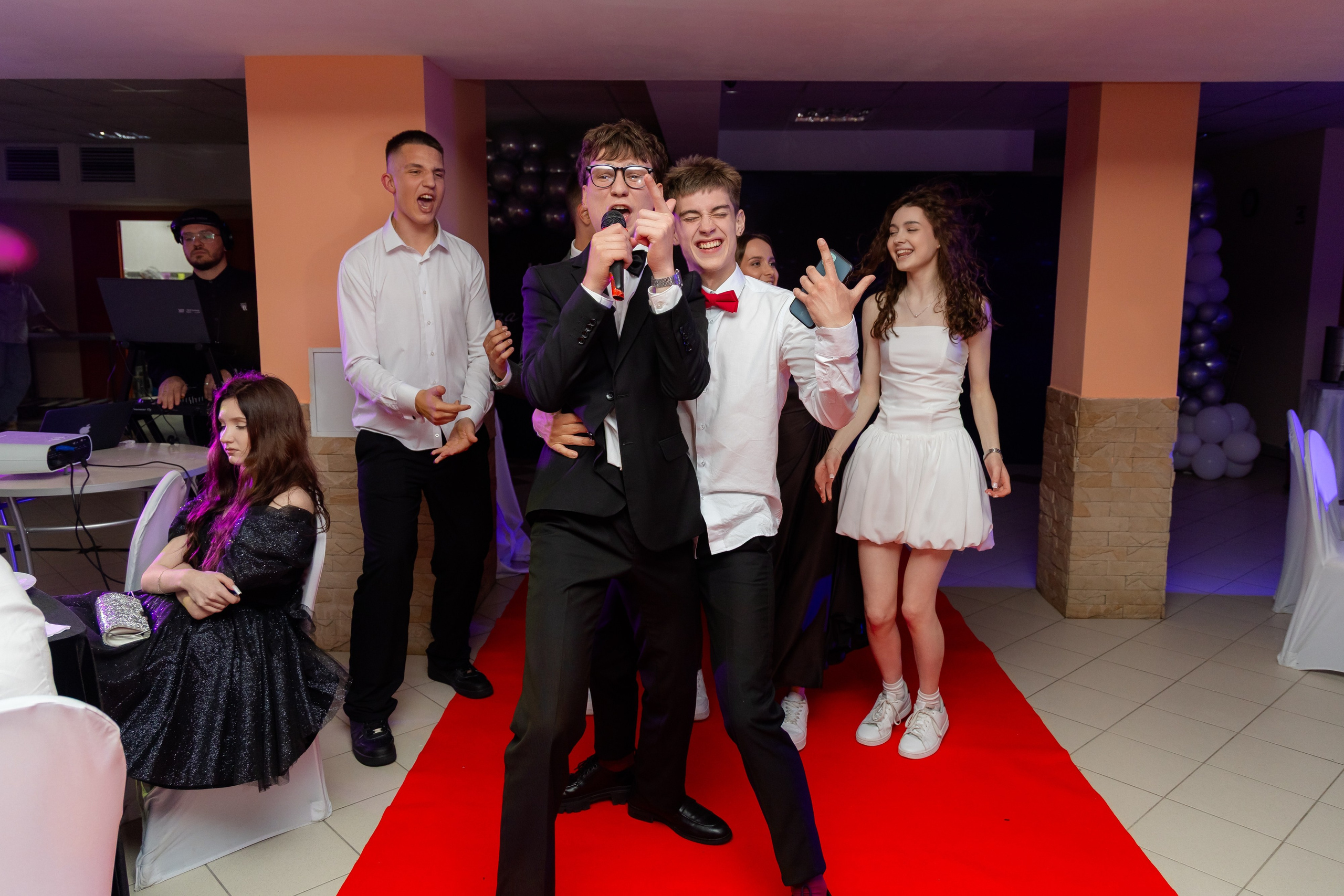 Школьный выпускной 2025 год в Минске, Беларуси. Свадебный фотограф в Минске/Беларуси Сергей Спиридонов