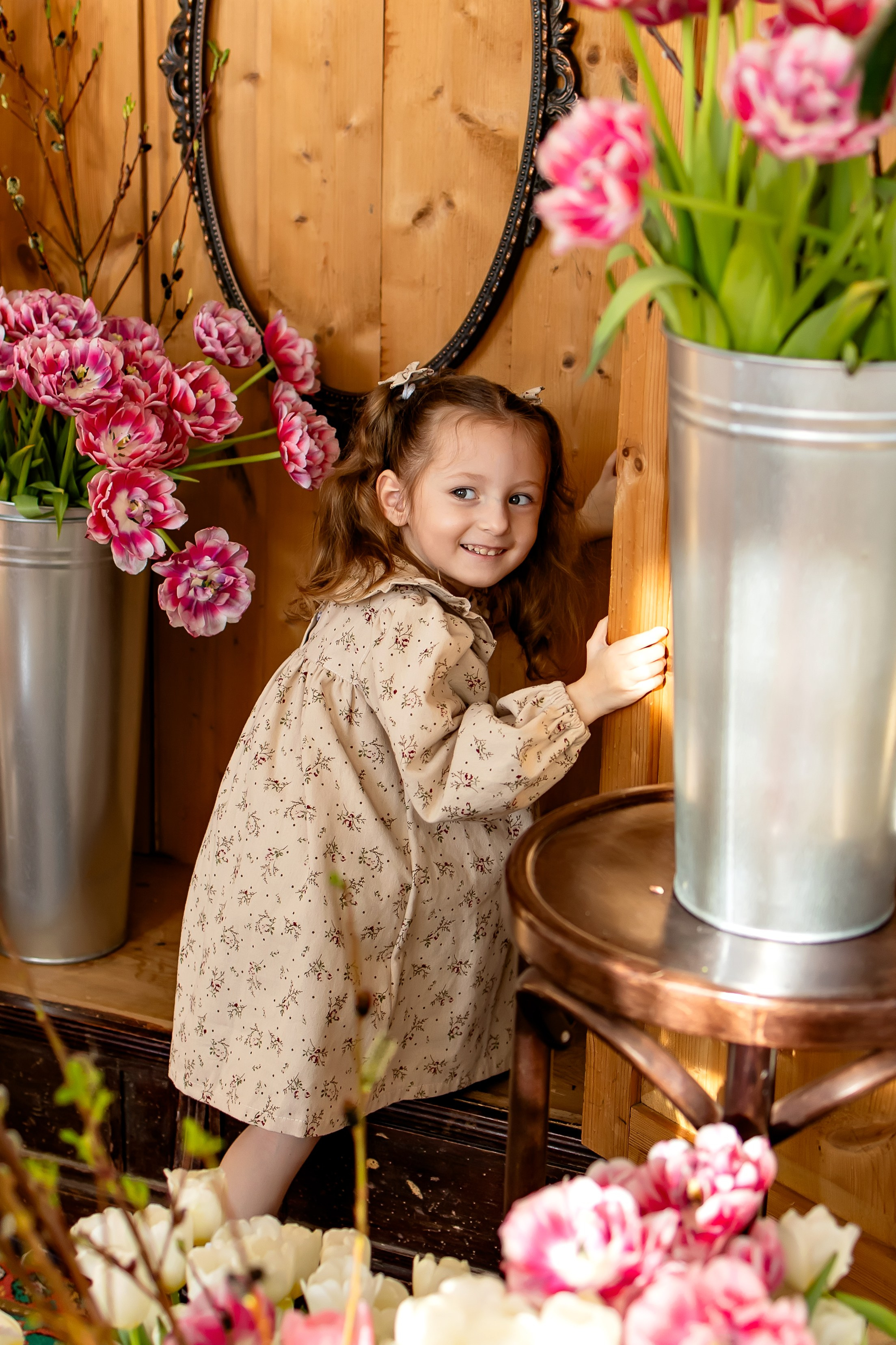 Мия с тюльпанами. Семейный и детский фотограф Оля в Тюмени