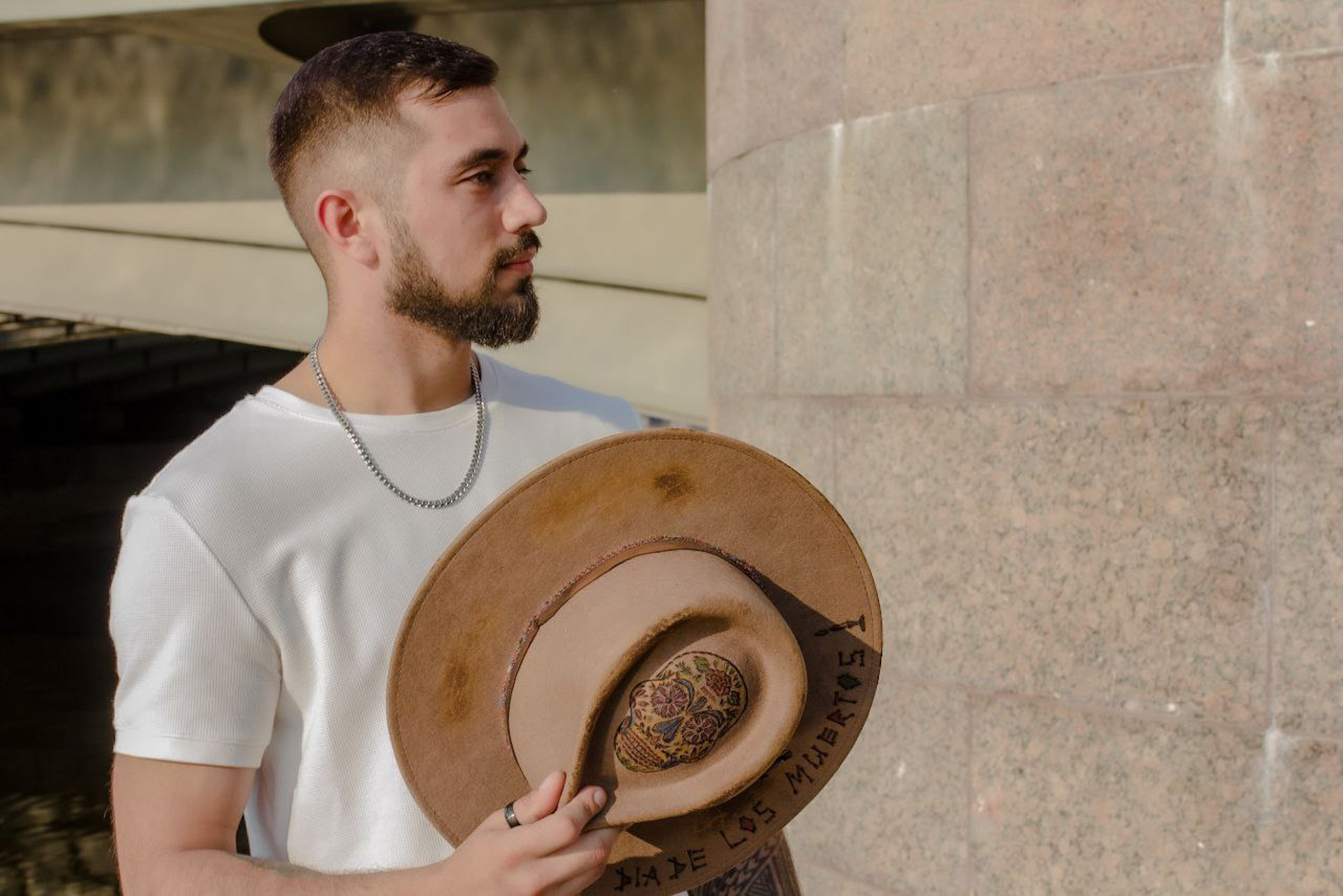 Слава «Всё дело в шляпе». Женский портрет и немного больше в Санкт-Петербурге