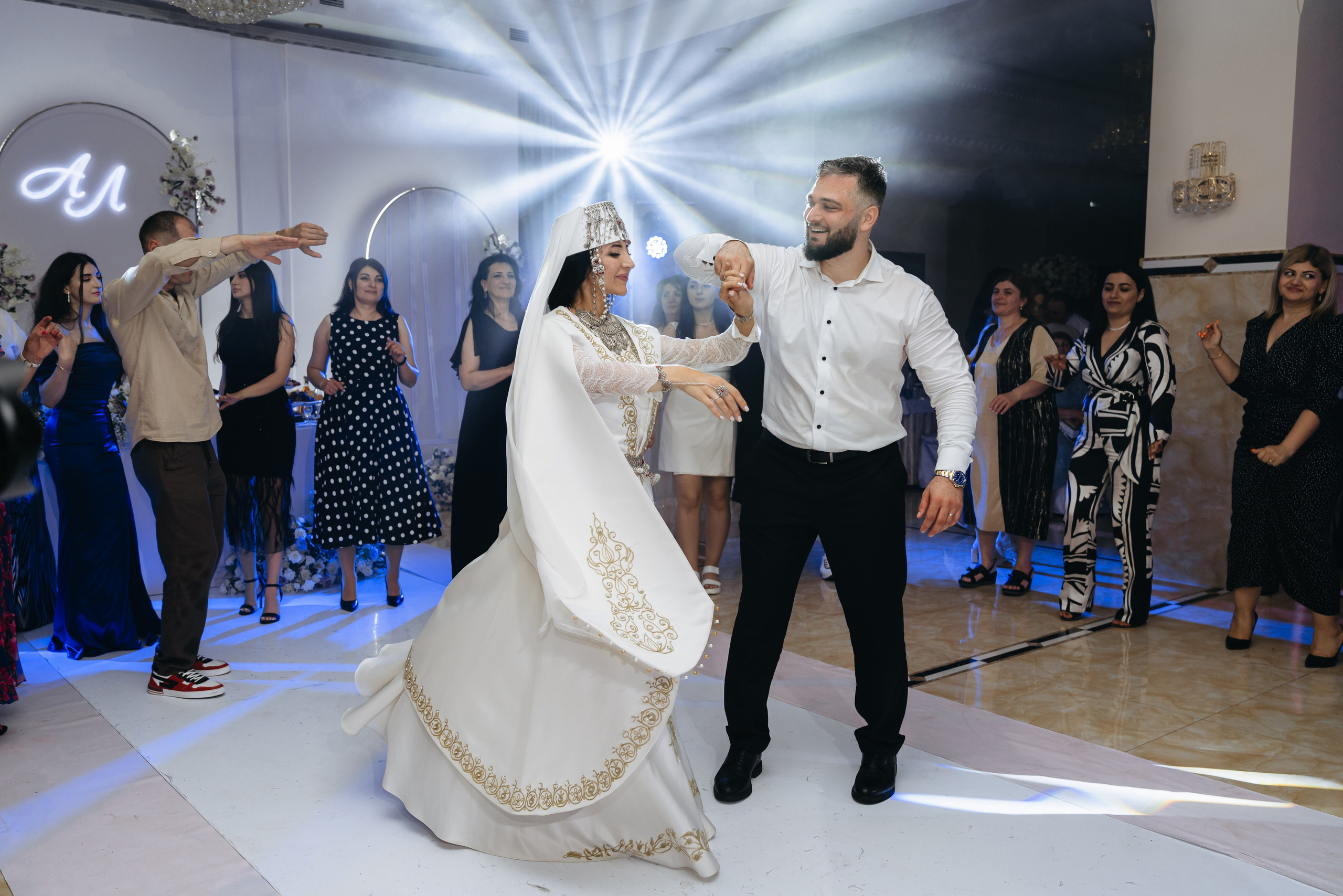 Артем и Лусине. Свадебный фотограф Красноярск Вязьминова Мария