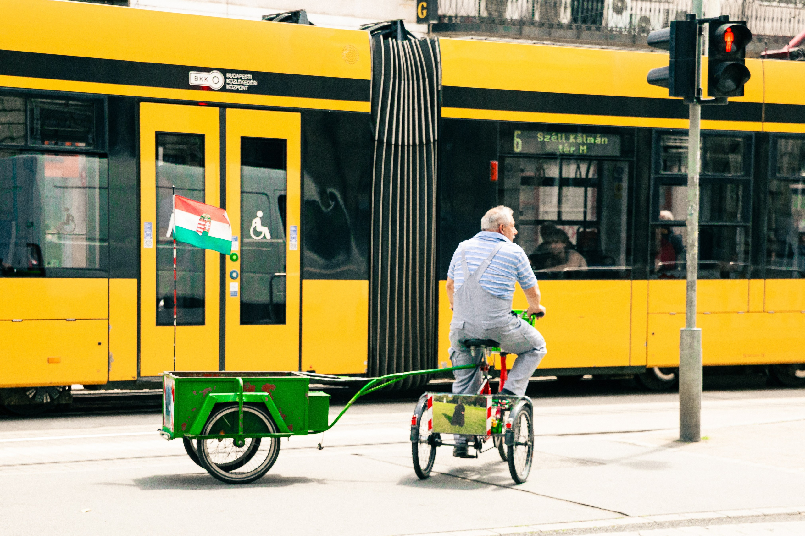 STREET PHOTOGRAPHY. Photographer in Budapest  — Yura Knyazev
