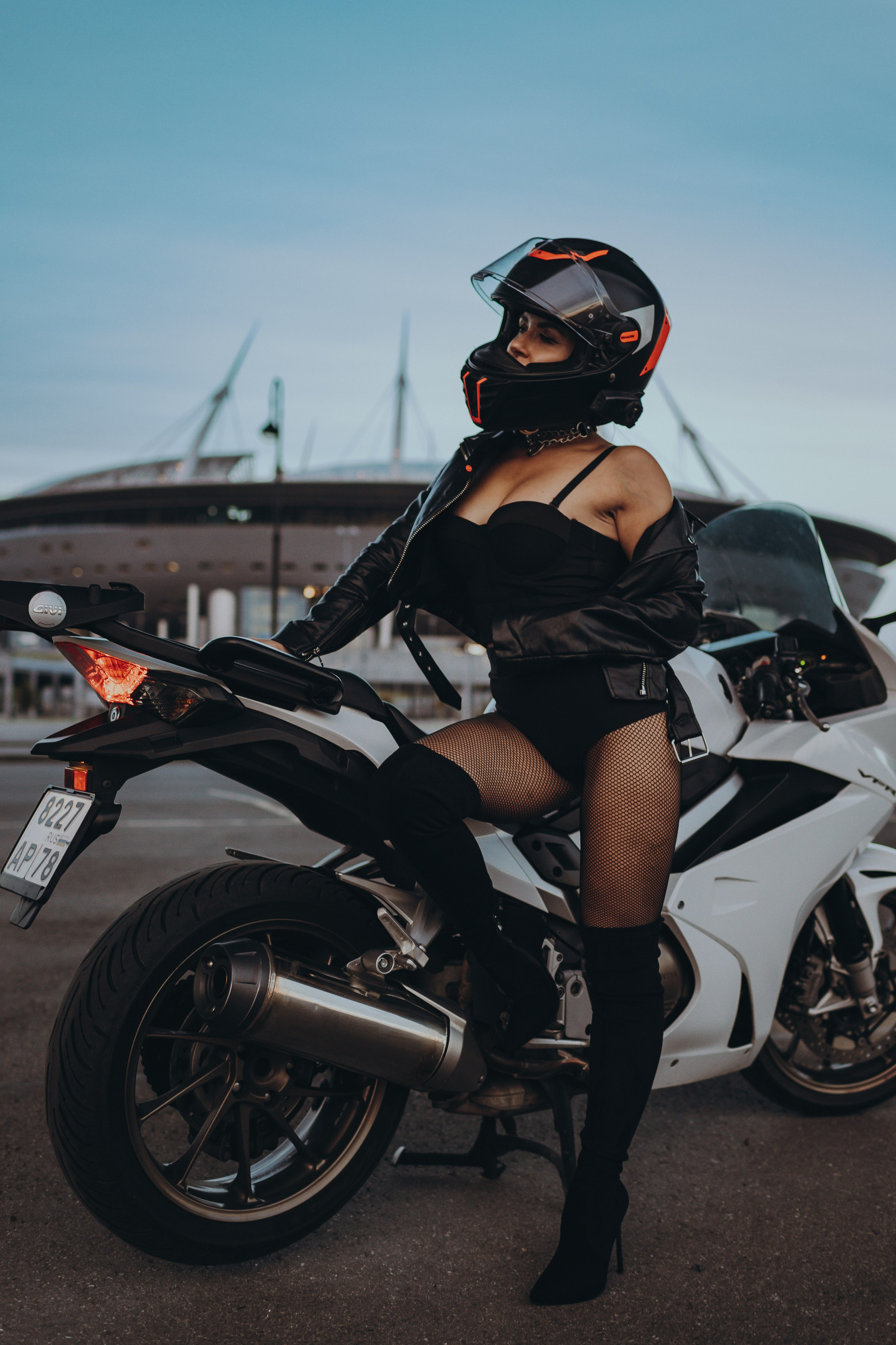 Индивидуальная Женская Фотосессия в СПб: Портрет и Красота. Фото и Видеосъемка на ваше мероприятие. Александр Романов