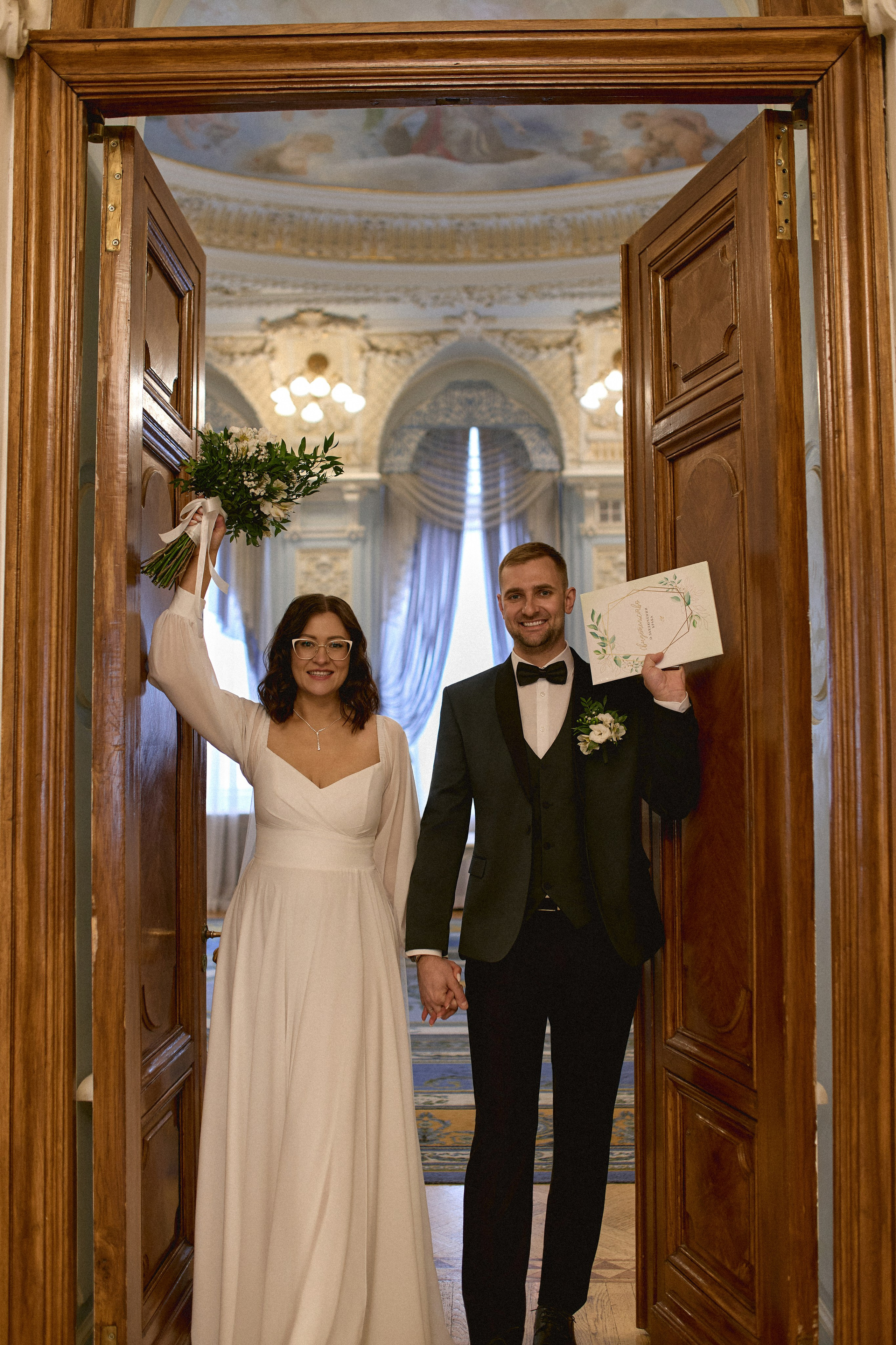 Свадебная фотосессия в Дворце Бракосочетания № 2. Сестры Карабаза. Фотографы и ретушеры в Москве и Санкт-Петербурге