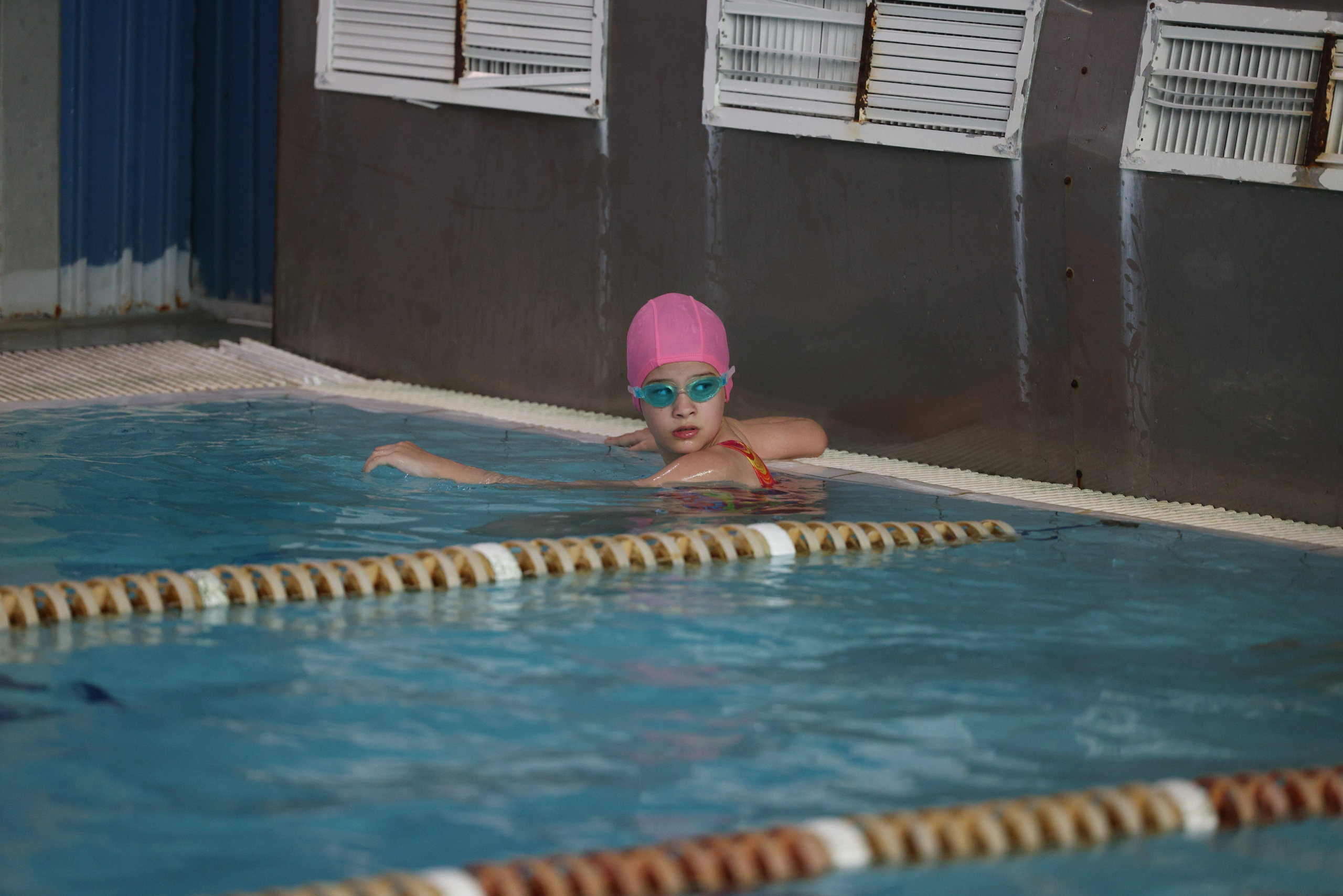 Веселый дельфин. Плавание. Дети 8-9 лет. Фотограф Александр Заломаев