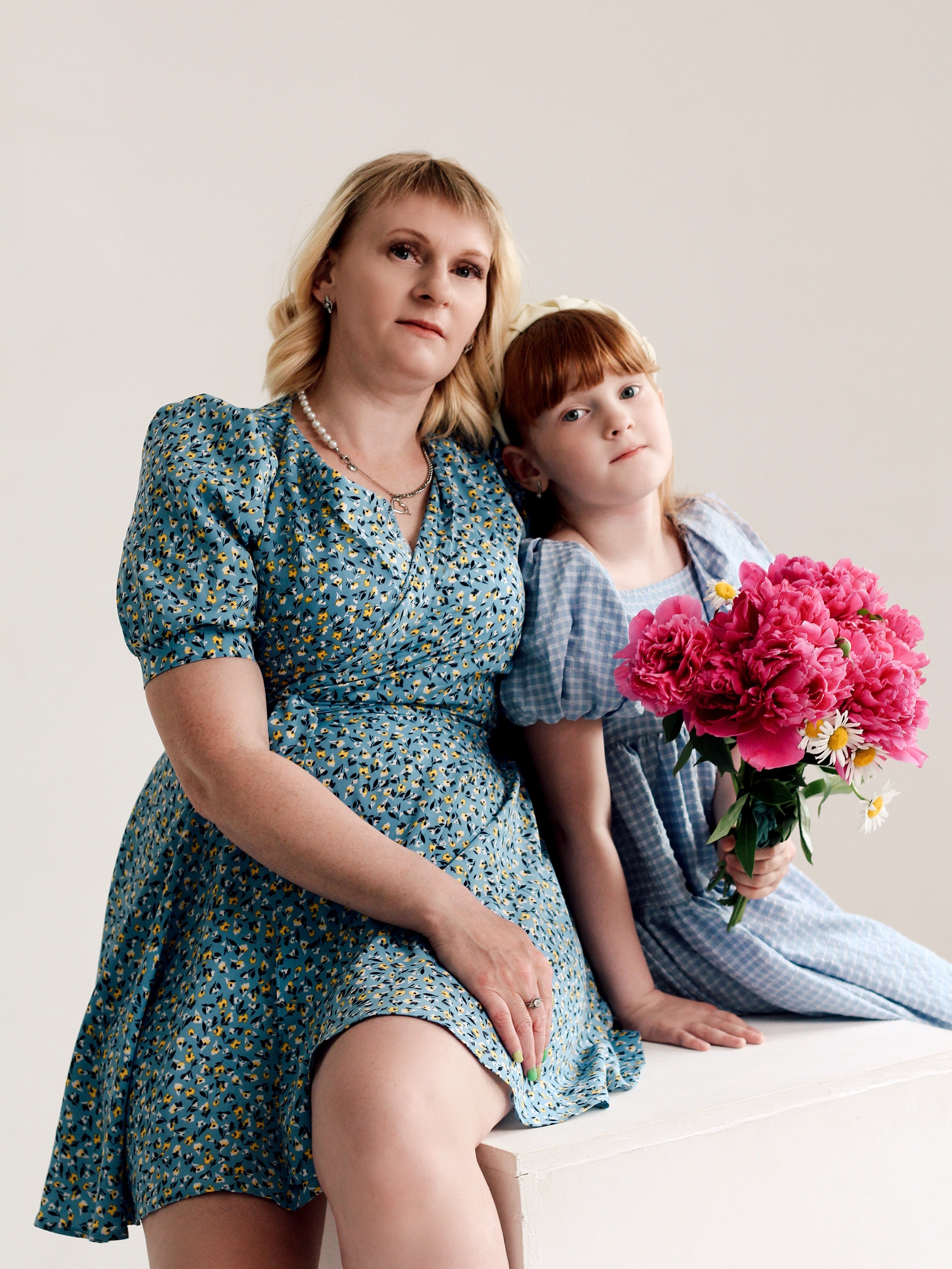 С пионами. Photography Eva