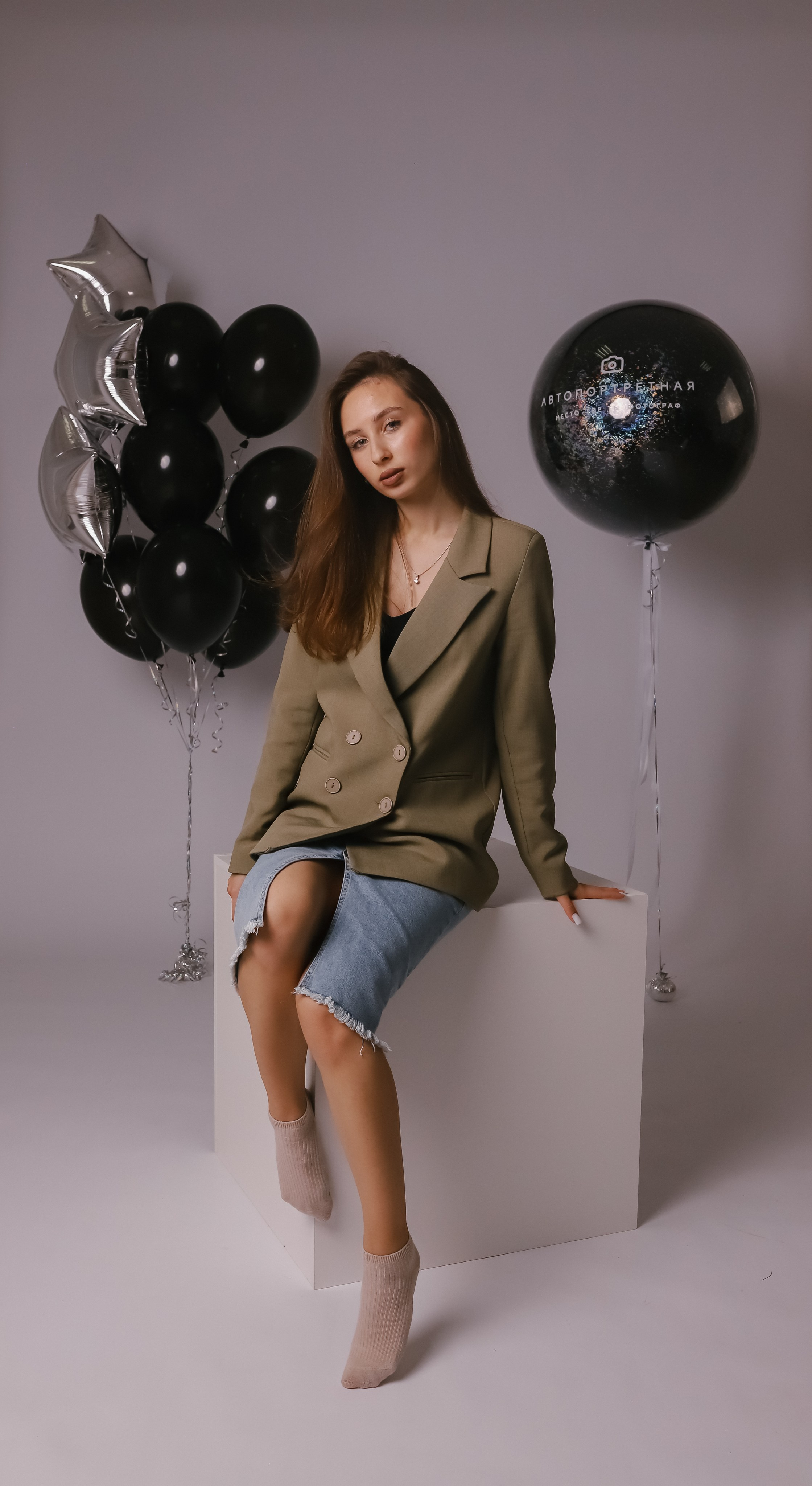 Элегантная Карина в «Автопортретной». Автопортретная