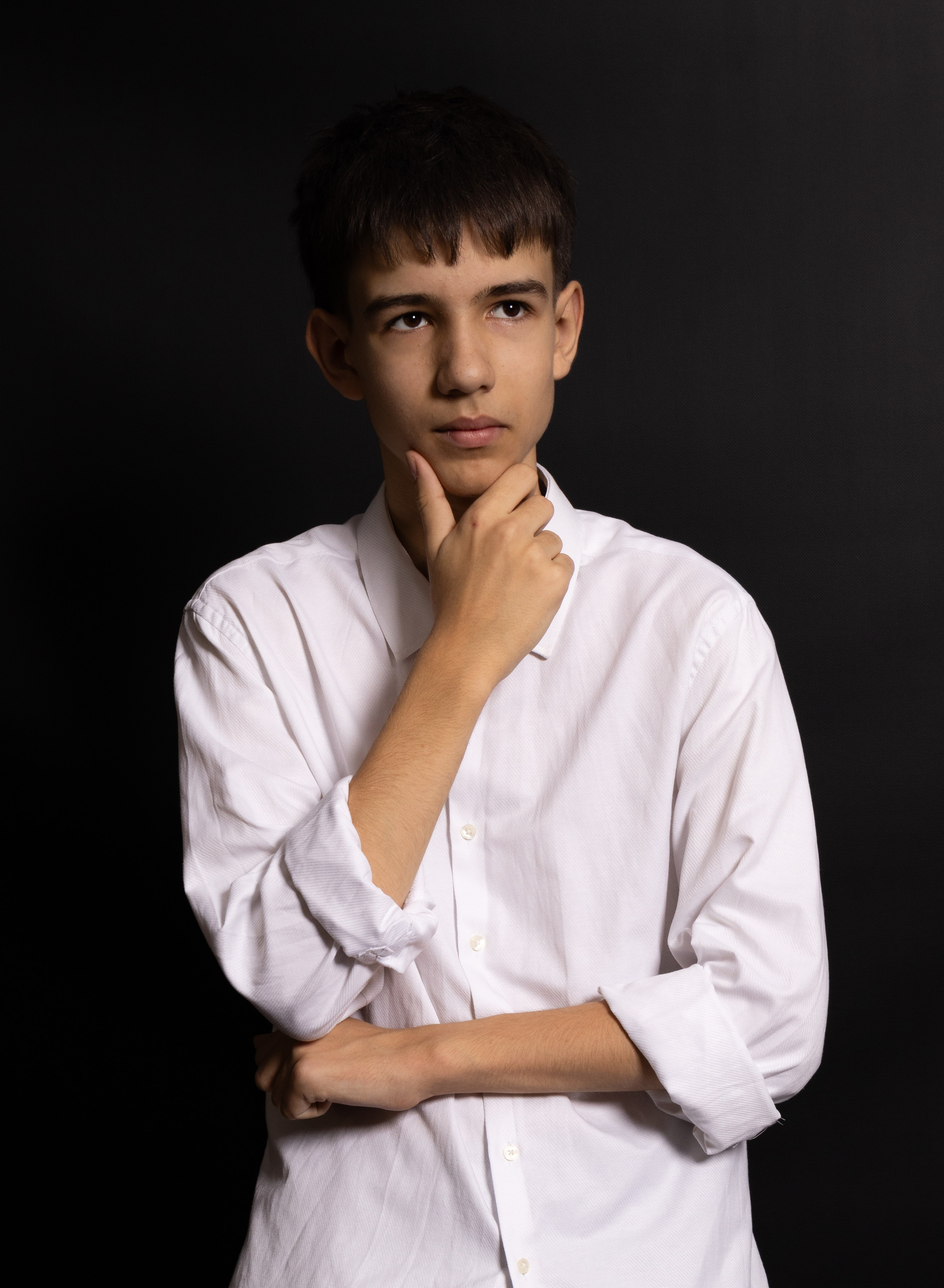 Мужской портрет. Я работаю в разных жанрах фотографии — от портретов до свадебной и семейной съёмки — в городе Междуреченске. Виктория Куреннова