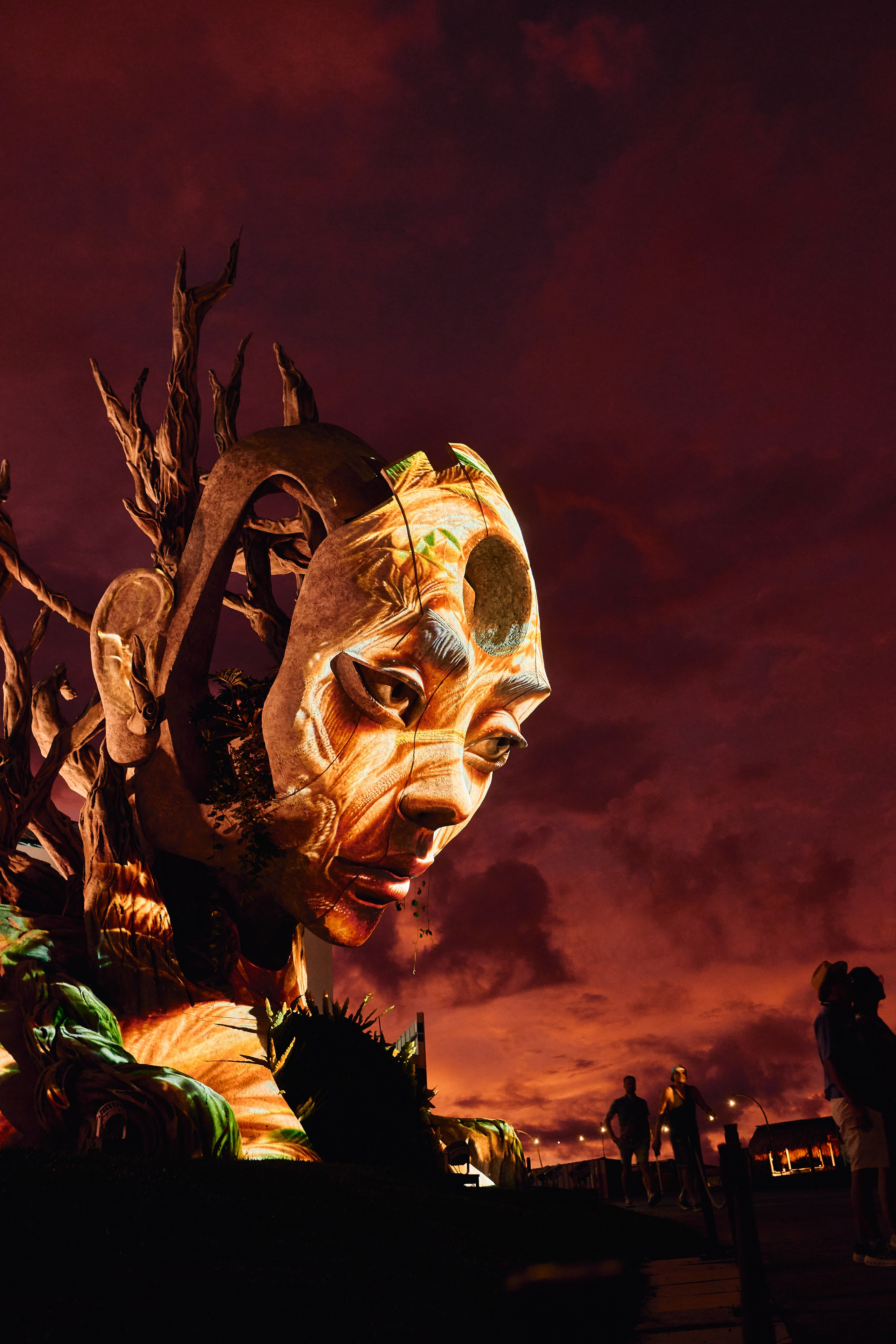 NuanuNight. See the moment and catche. commercial and reportage